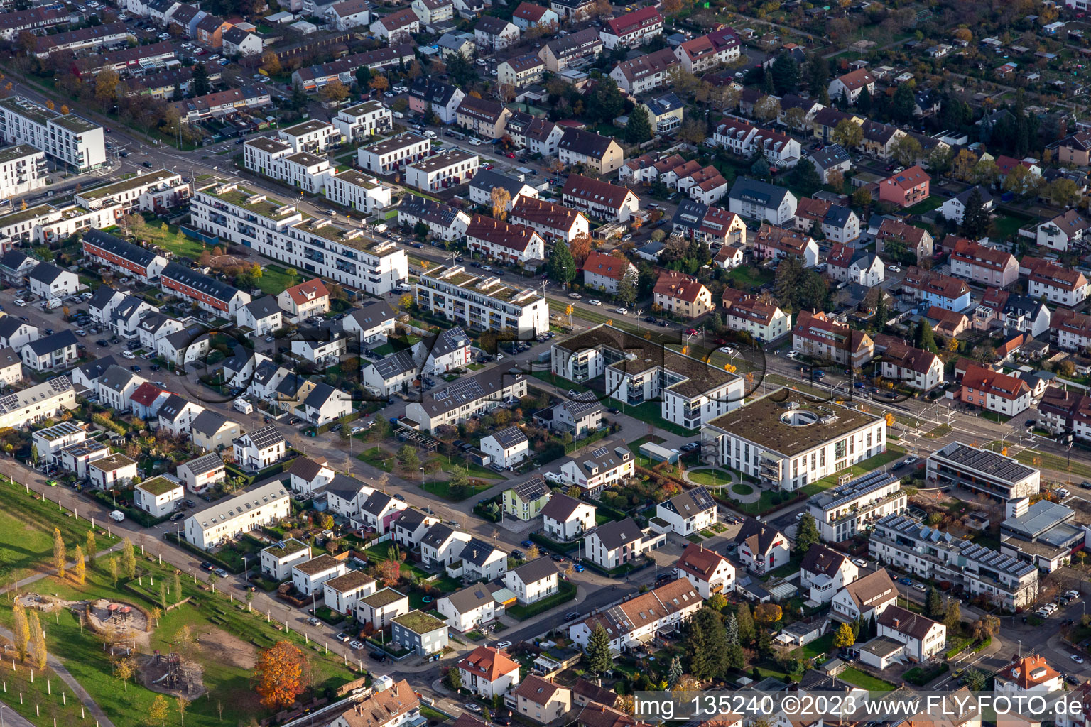 Vue aérienne de Sudètestr à le quartier Knielingen in Karlsruhe dans le département Bade-Wurtemberg, Allemagne