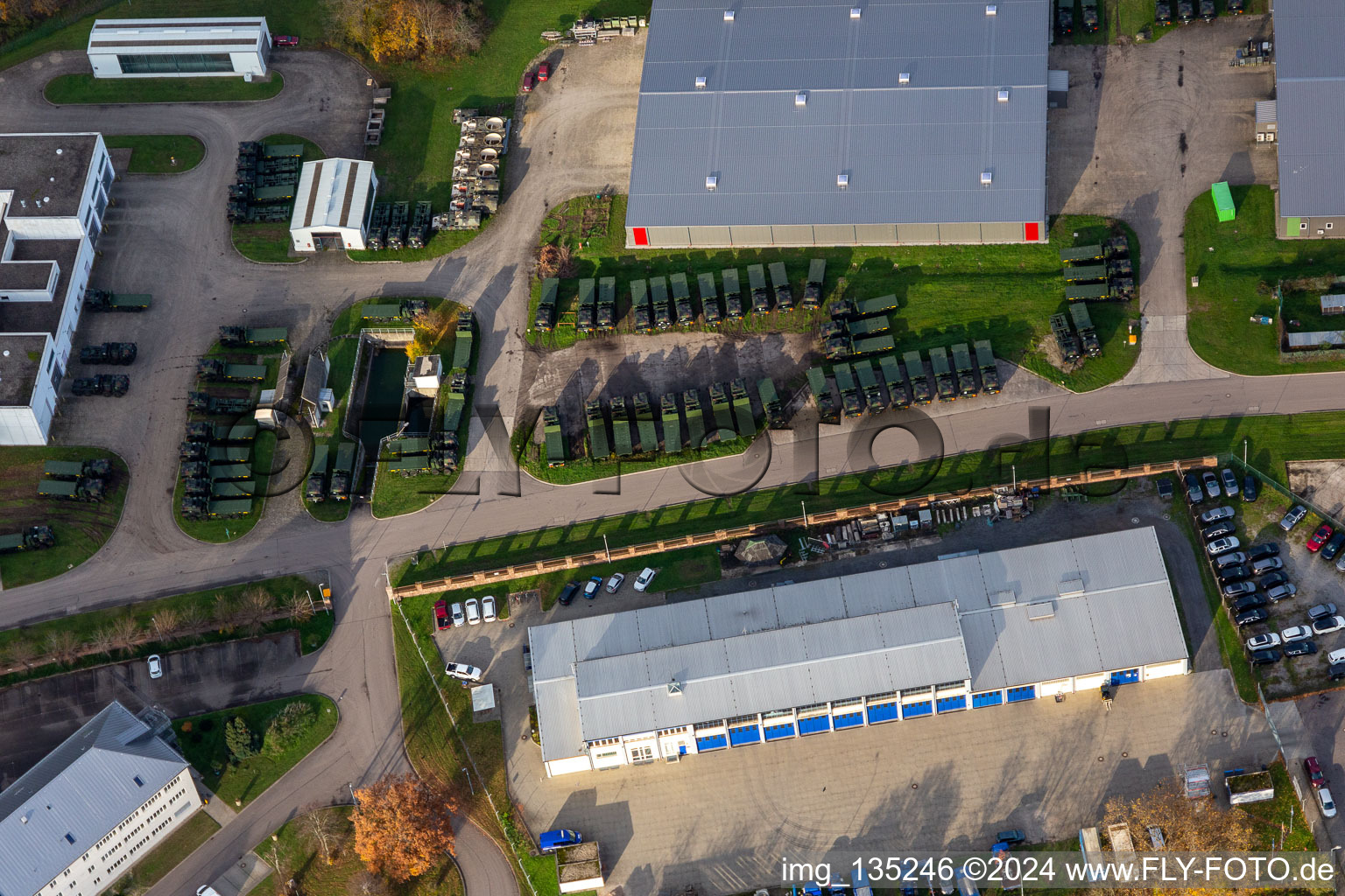 Vue aérienne de Dépôt sud de la Bundeswehr à le quartier Knielingen in Karlsruhe dans le département Bade-Wurtemberg, Allemagne