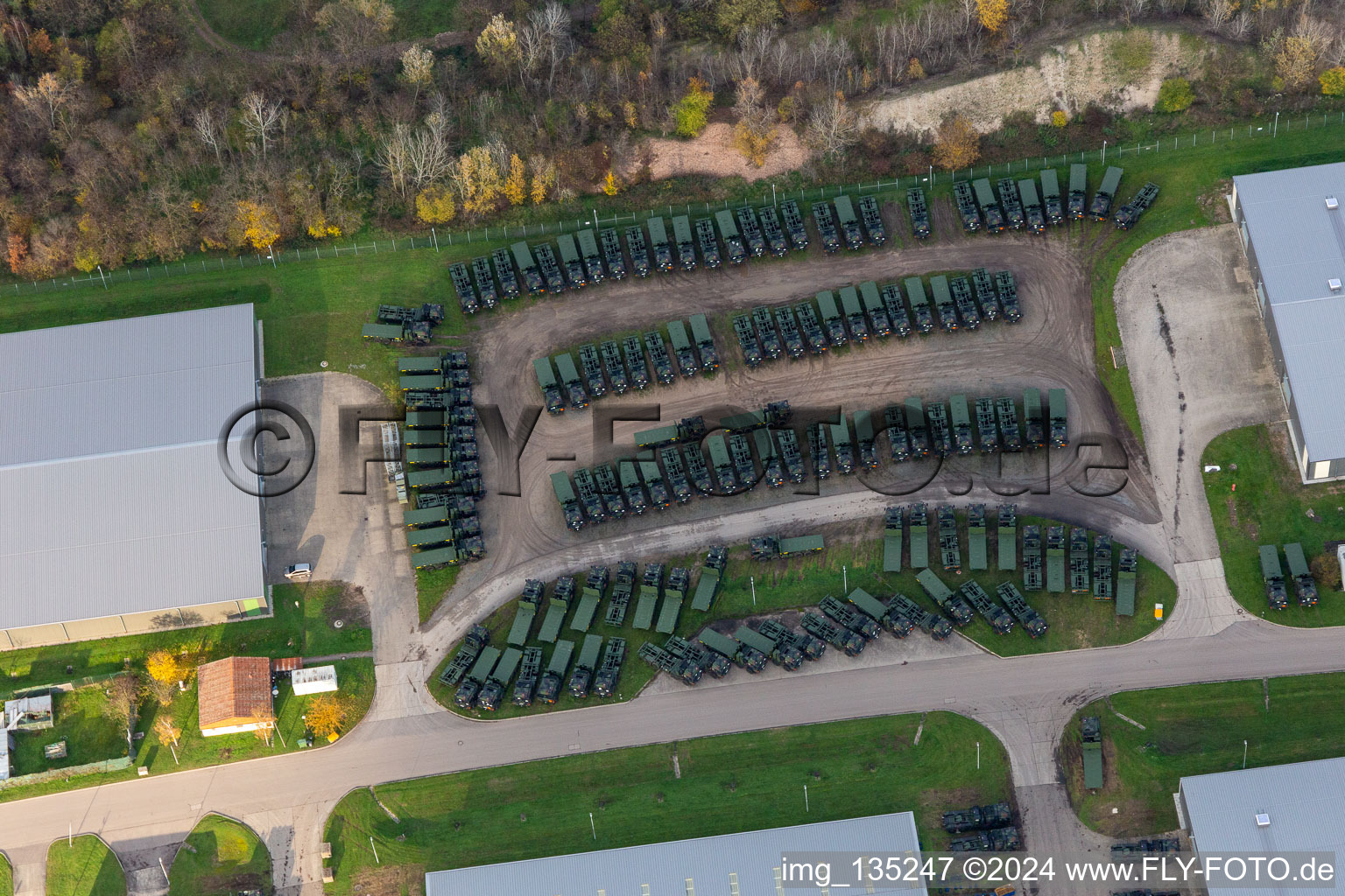 Photographie aérienne de Dépôt sud de la Bundeswehr à le quartier Knielingen in Karlsruhe dans le département Bade-Wurtemberg, Allemagne