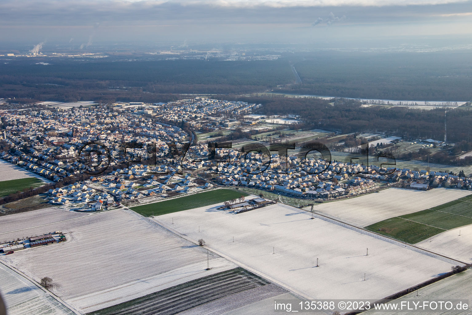 Vue aérienne de Nouvelle zone de développement K2 en hiver quand il y a de la neige à Kandel dans le département Rhénanie-Palatinat, Allemagne