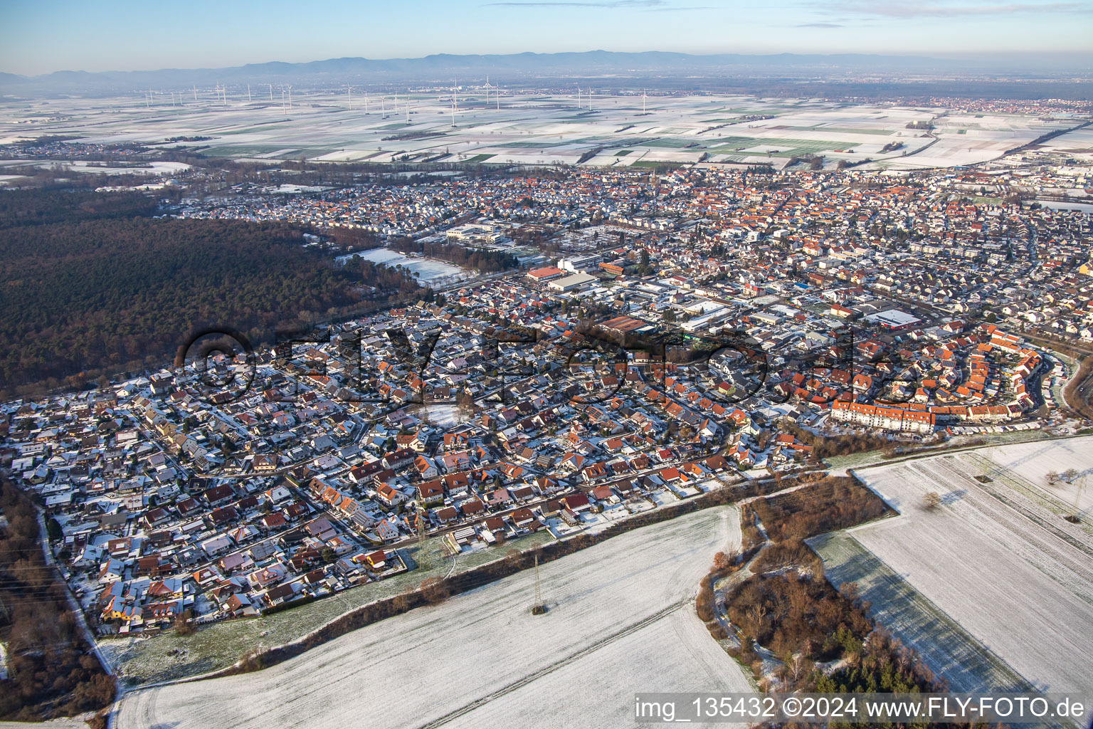 Vue aérienne de Anneau sud en hiver avec de la neige à Rülzheim dans le département Rhénanie-Palatinat, Allemagne