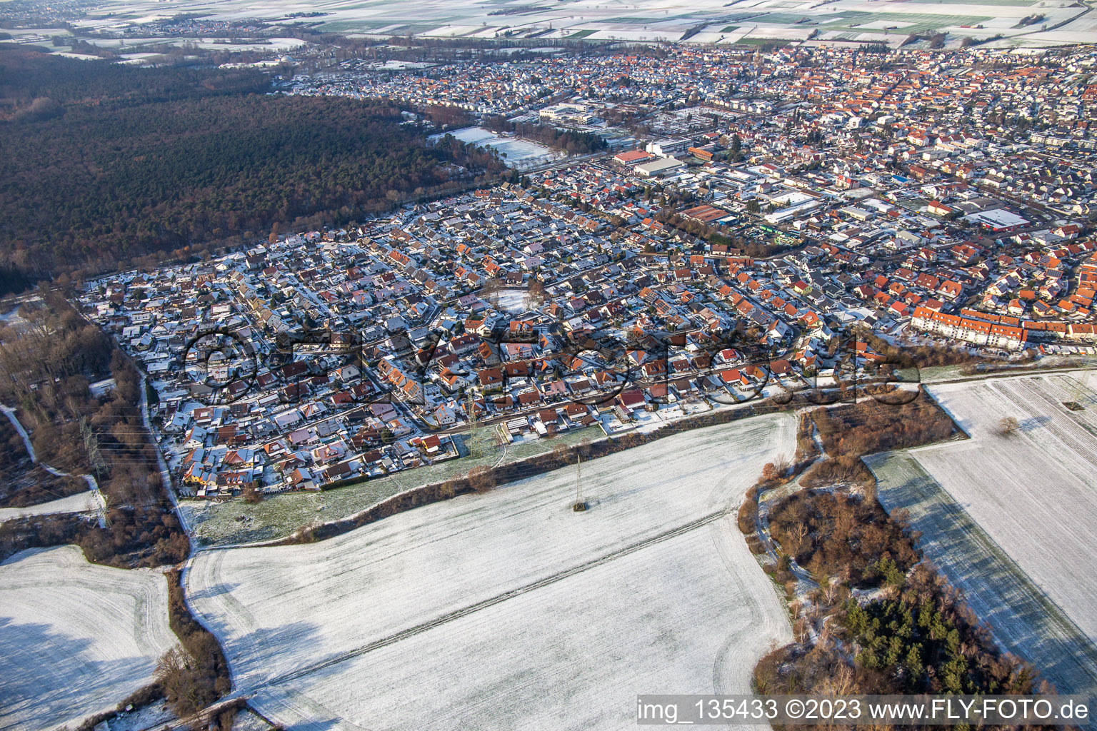 Vue aérienne de Anneau sud en hiver avec de la neige à Rülzheim dans le département Rhénanie-Palatinat, Allemagne