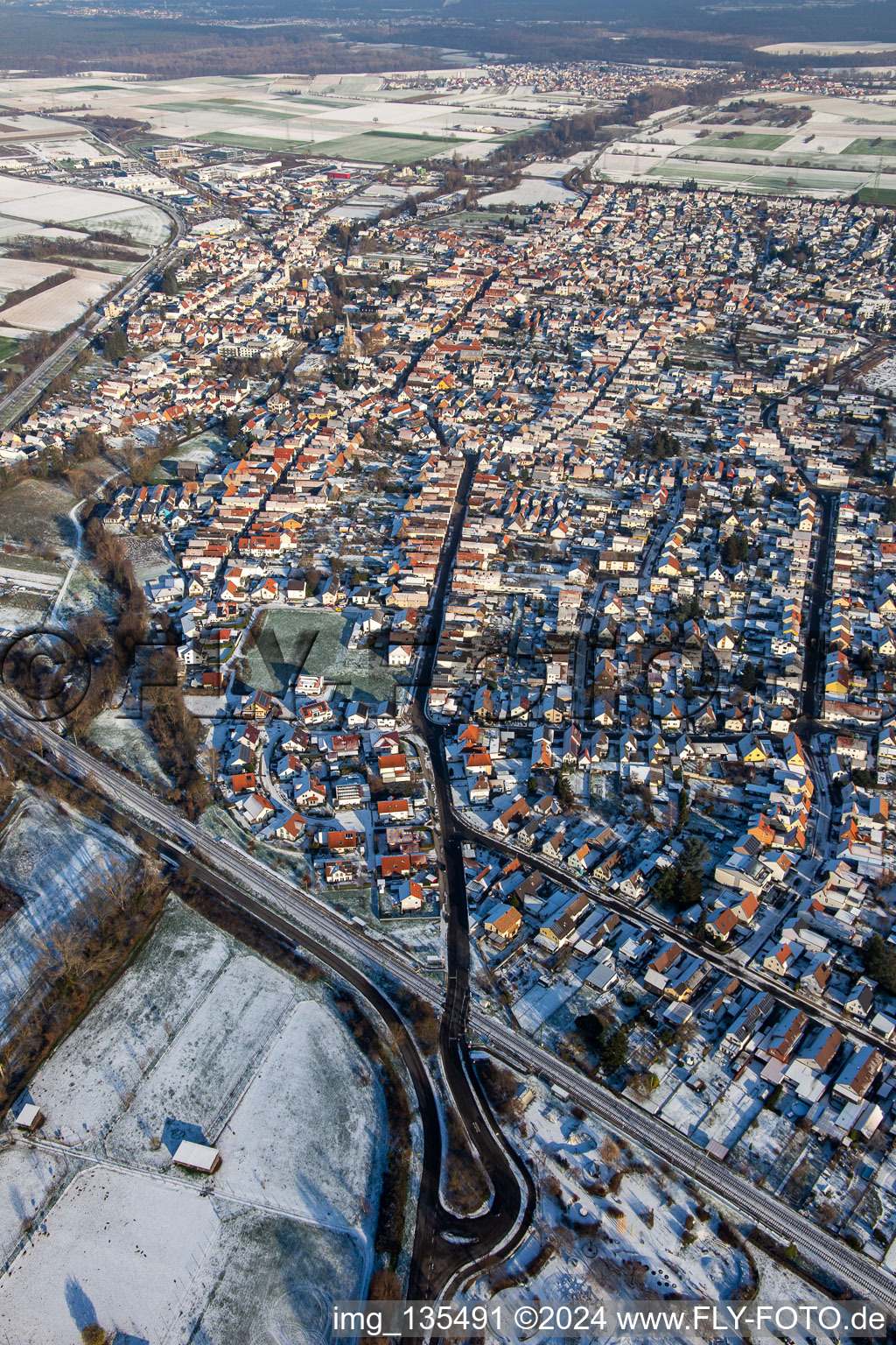 Vue aérienne de De l'ouest en hiver quand il y a de la neige à Rülzheim dans le département Rhénanie-Palatinat, Allemagne