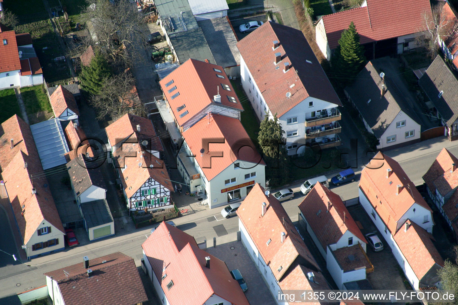 Vue aérienne de Cloche de vélo de la rue principale à Kandel dans le département Rhénanie-Palatinat, Allemagne