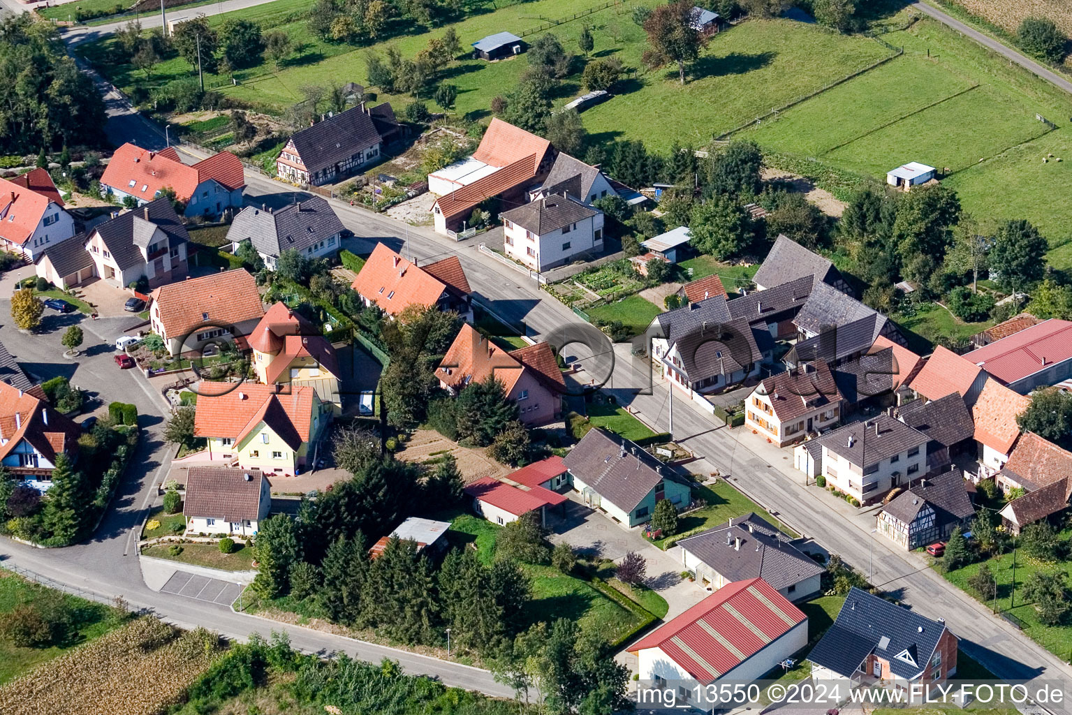 Niederlauterbach dans le département Bas Rhin, France du point de vue du drone