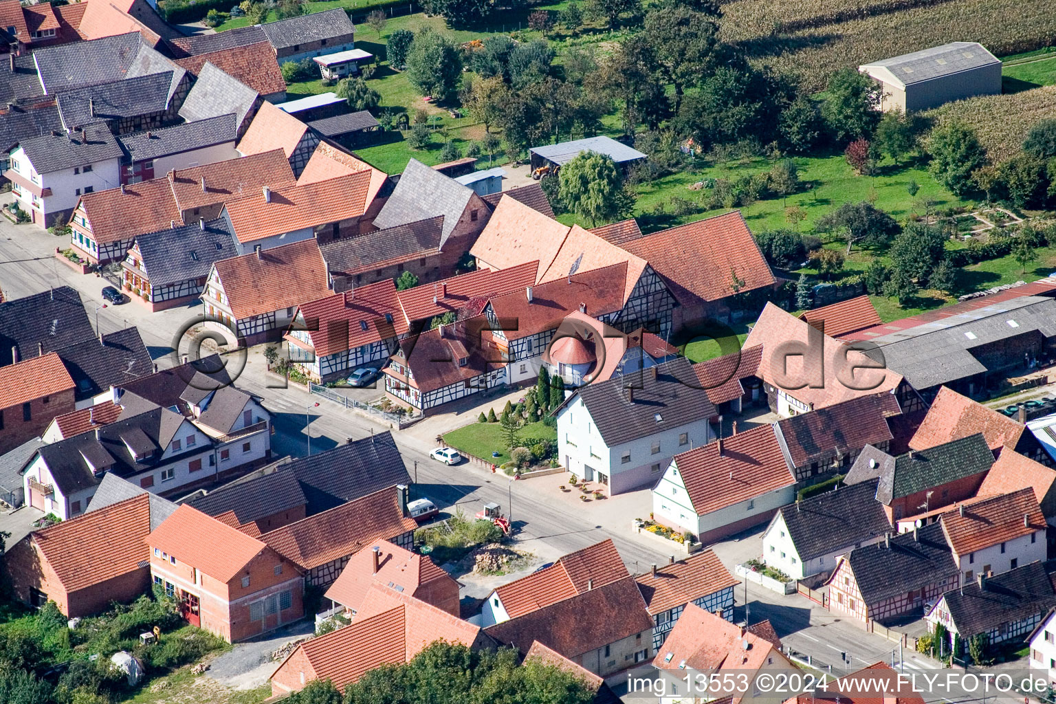 Vue aérienne de Niederlauterbach dans le département Bas Rhin, France