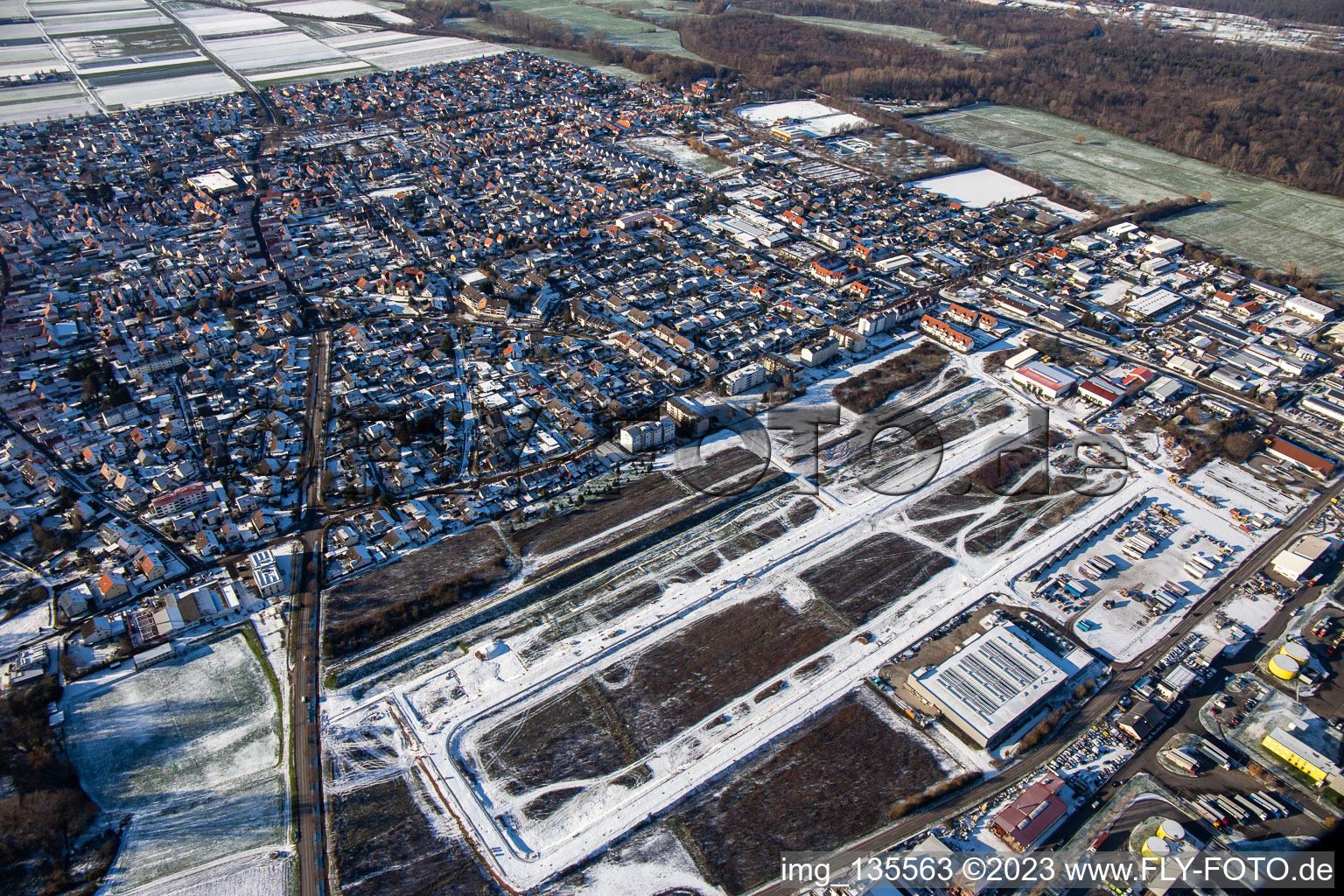 Photographie aérienne de Du sud-est en hiver quand il y a de la neige à Offenbach an der Queich dans le département Rhénanie-Palatinat, Allemagne