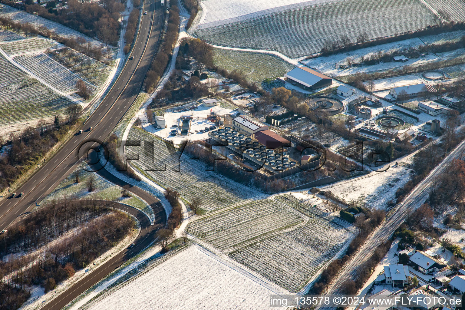 Vue aérienne de Centrale thermique Vulcan en hiver avec de la neige à Insheim dans le département Rhénanie-Palatinat, Allemagne