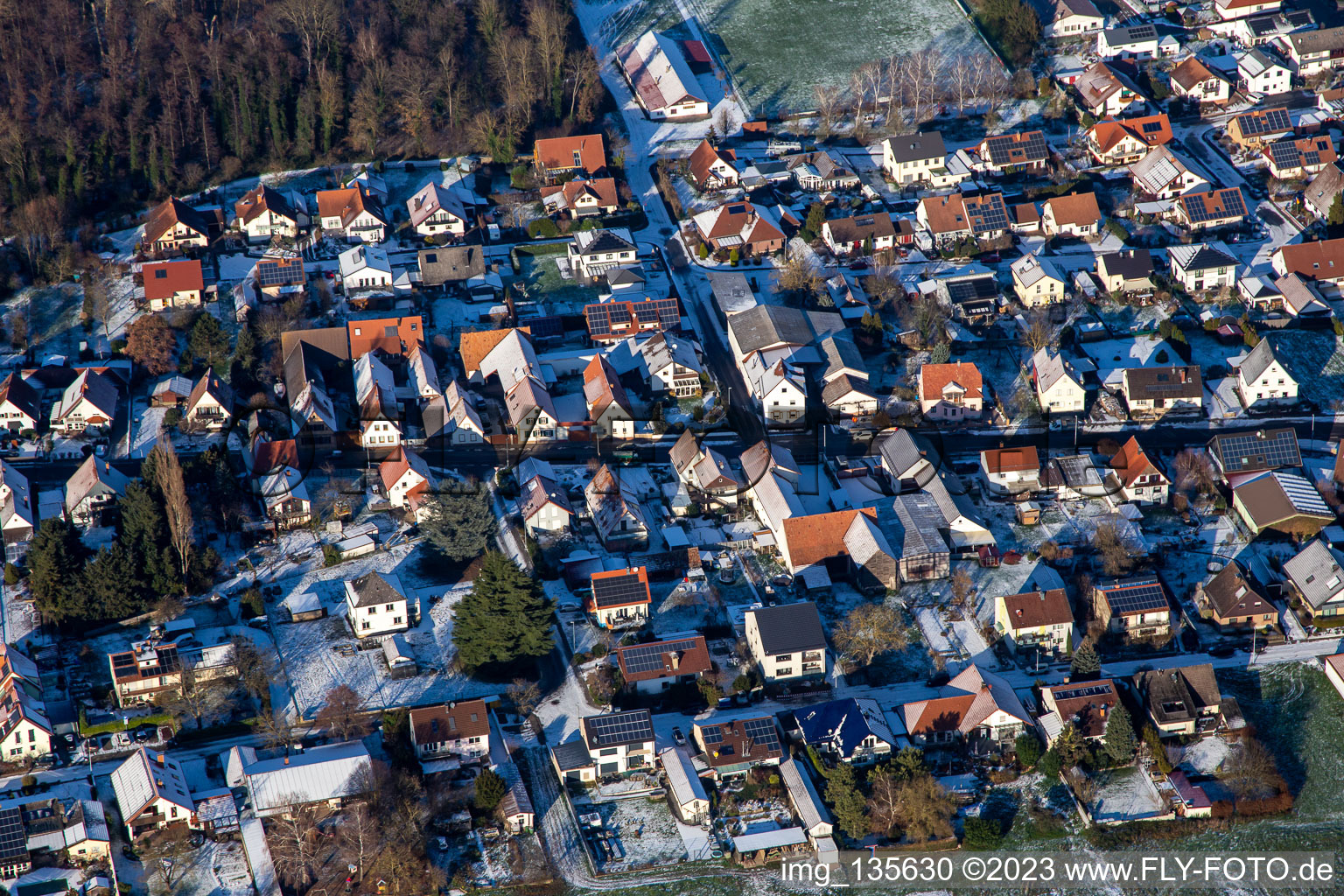 Vue aérienne de Chair de poule en hiver avec de la neige à Winden dans le département Rhénanie-Palatinat, Allemagne
