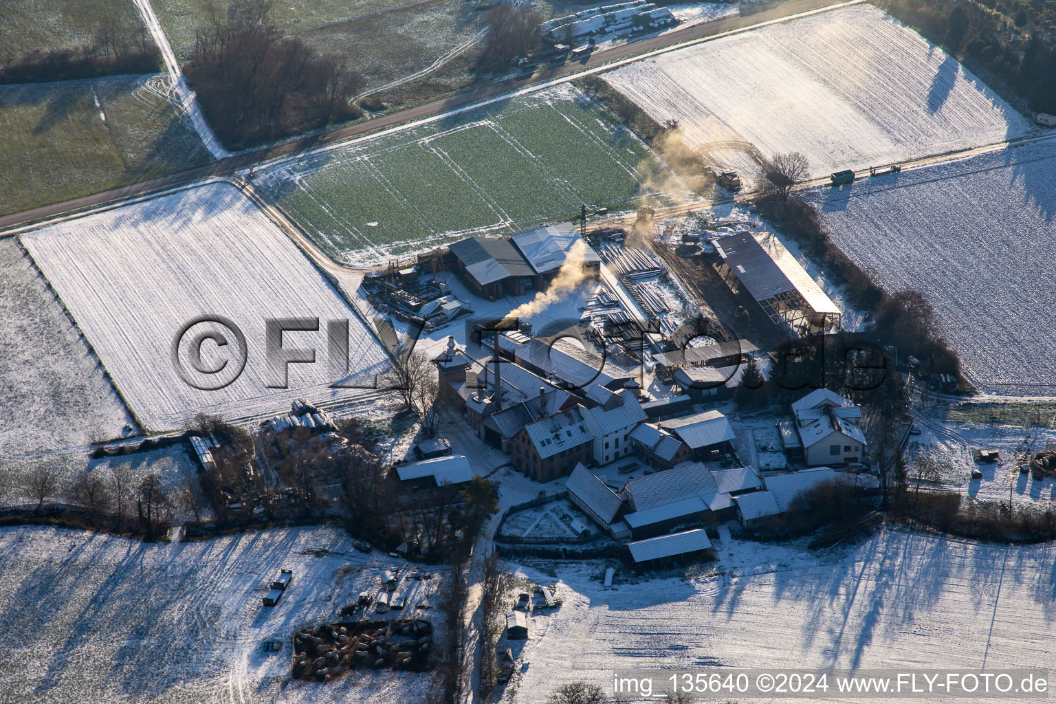 Vue aérienne de Boiseries ORTH en hiver avec de la neige à le quartier Schaidt in Wörth am Rhein dans le département Rhénanie-Palatinat, Allemagne