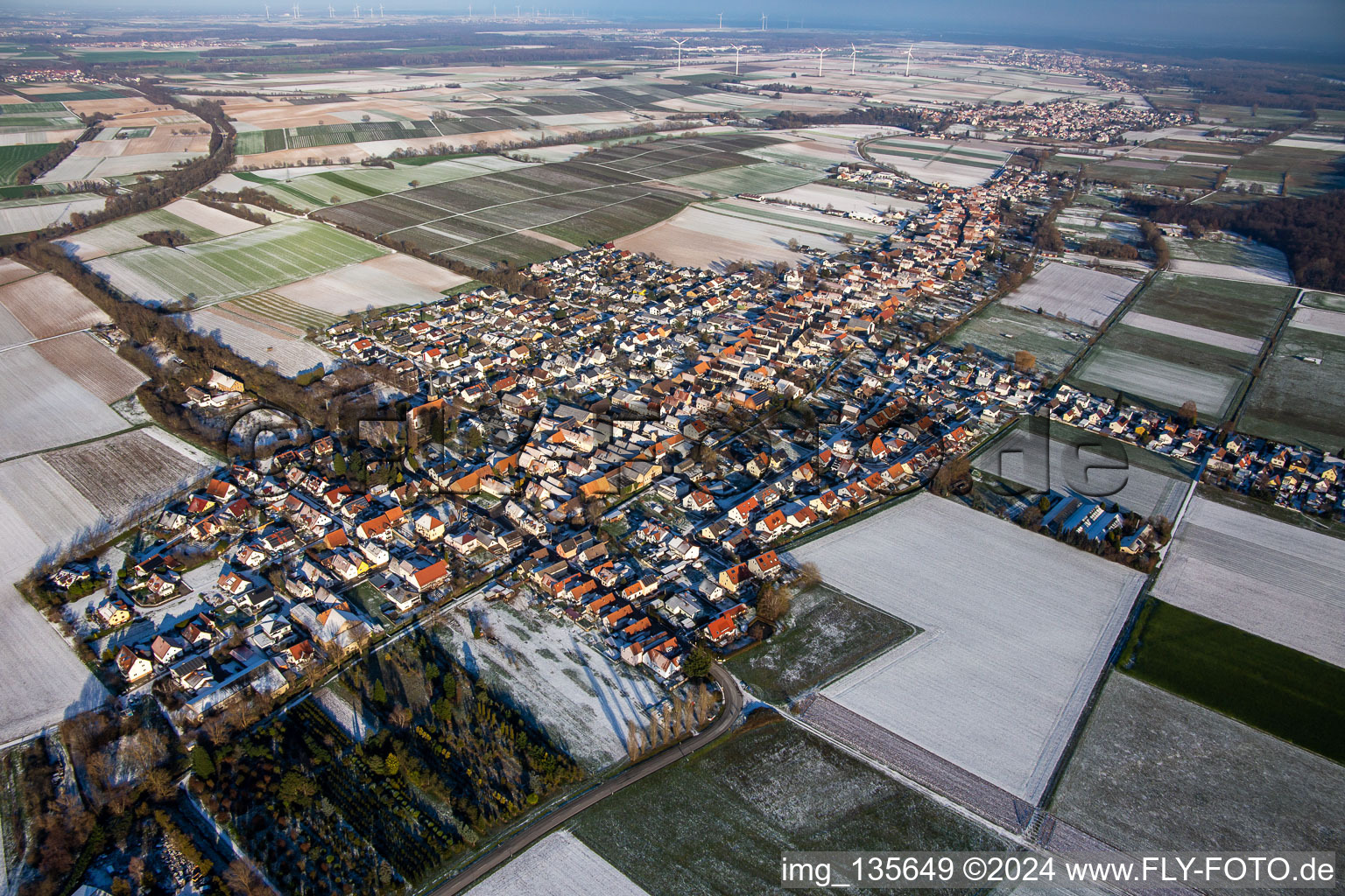 Vue aérienne de Du sud-ouest en hiver quand il y a de la neige à le quartier Schaidt in Wörth am Rhein dans le département Rhénanie-Palatinat, Allemagne