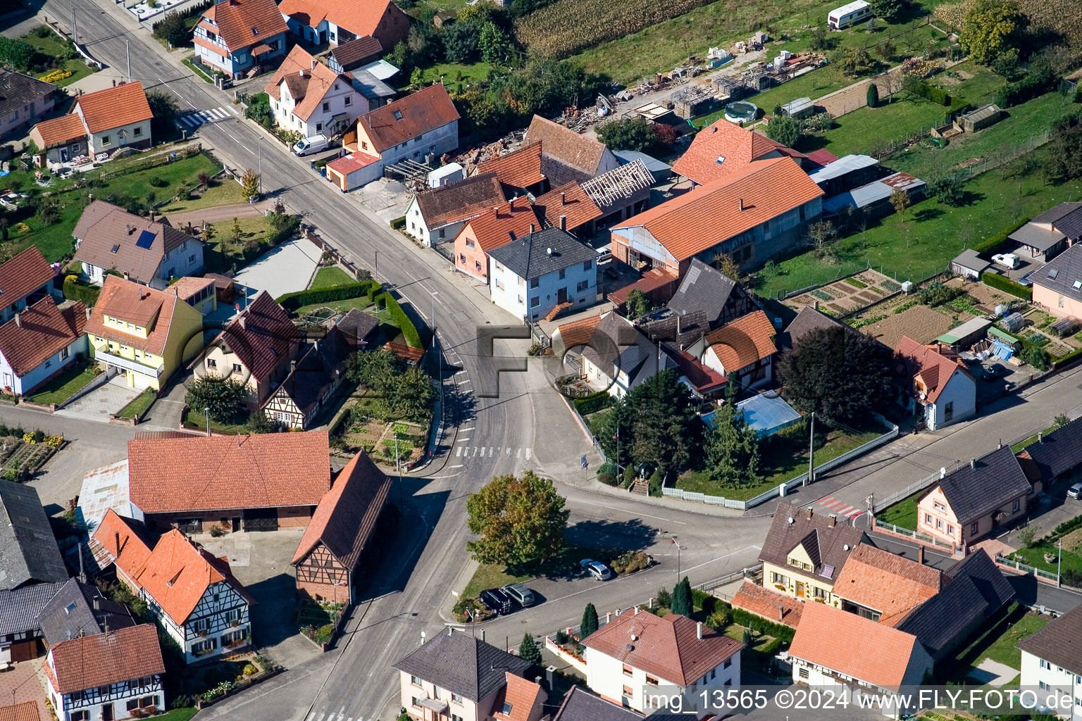 Niederlauterbach dans le département Bas Rhin, France du point de vue du drone