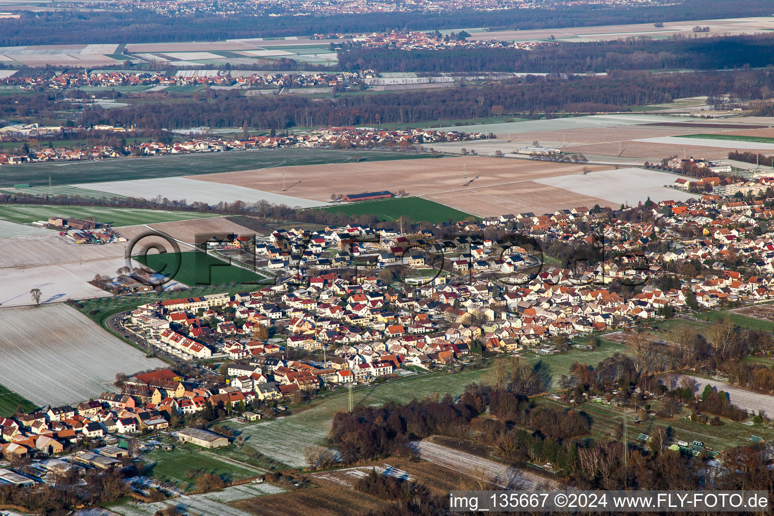 Nouvelle zone de développement K2 en hiver quand il y a de la neige à Kandel dans le département Rhénanie-Palatinat, Allemagne depuis l'avion