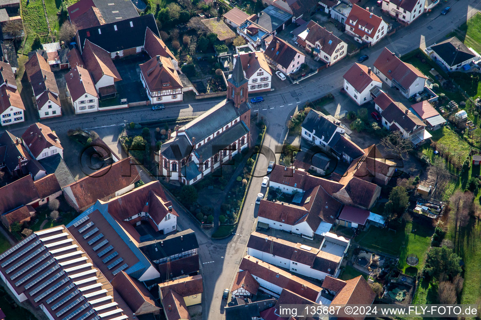 Vue aérienne de Église Saint-Laurent à Schweighofen dans le département Rhénanie-Palatinat, Allemagne