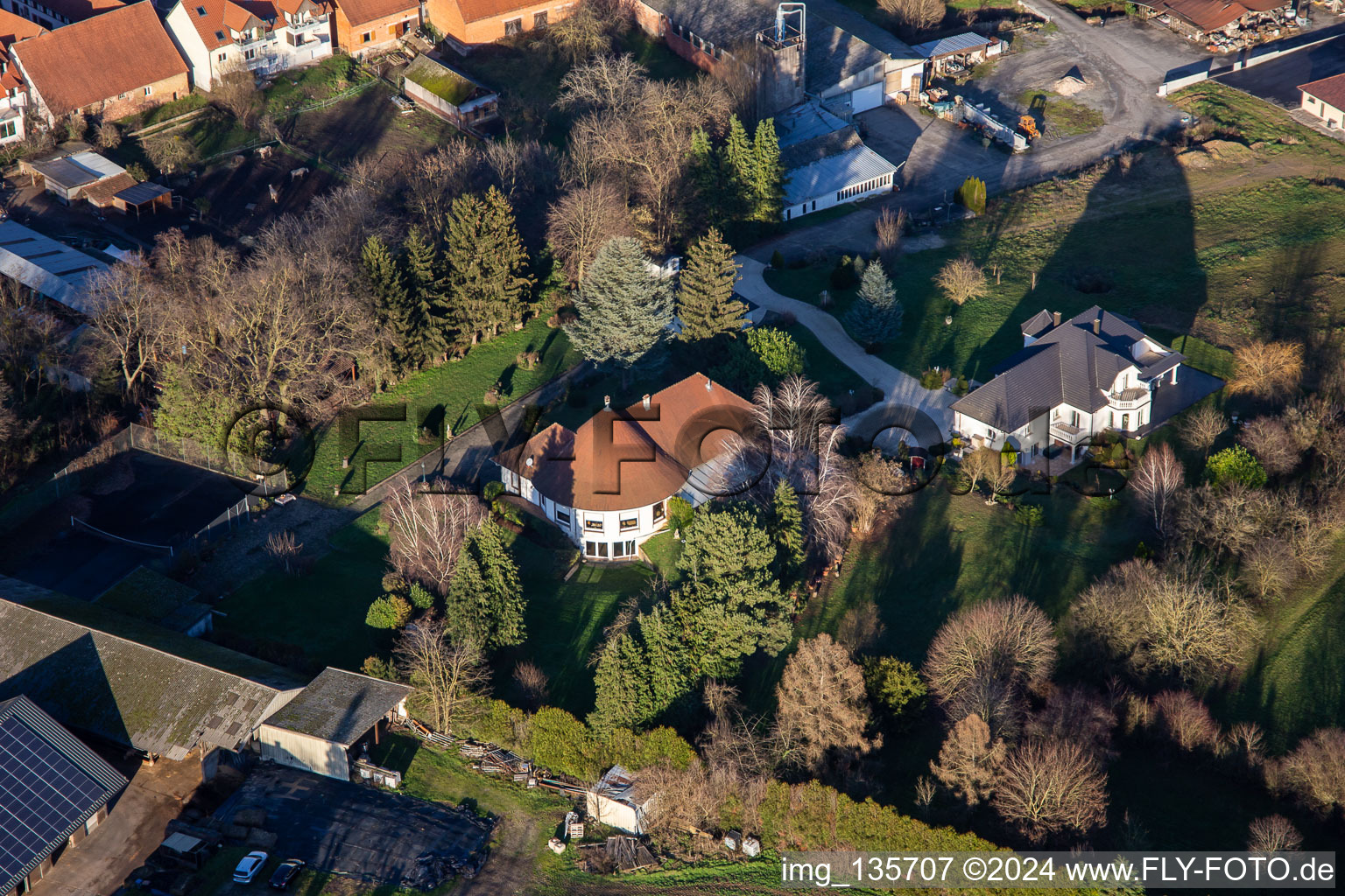 Vue aérienne de Rue de Hostenberg à Niederlauterbach dans le département Bas Rhin, France