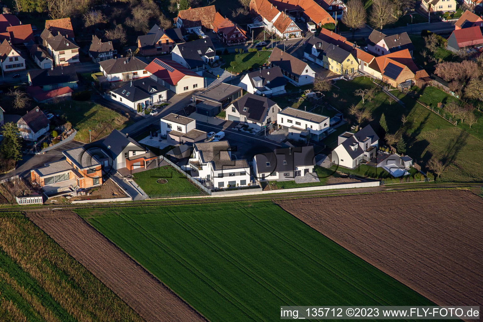 Vue aérienne de Rue de la Chapelle à Niederlauterbach dans le département Bas Rhin, France