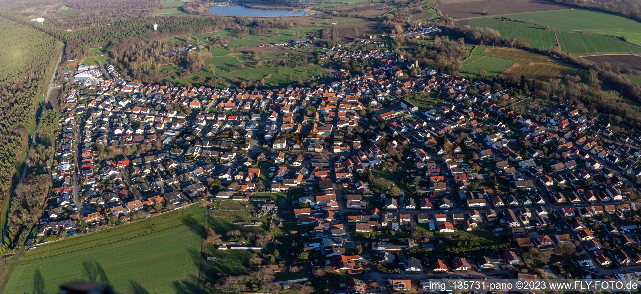 Vue aérienne de Panorama du sud à Berg dans le département Rhénanie-Palatinat, Allemagne