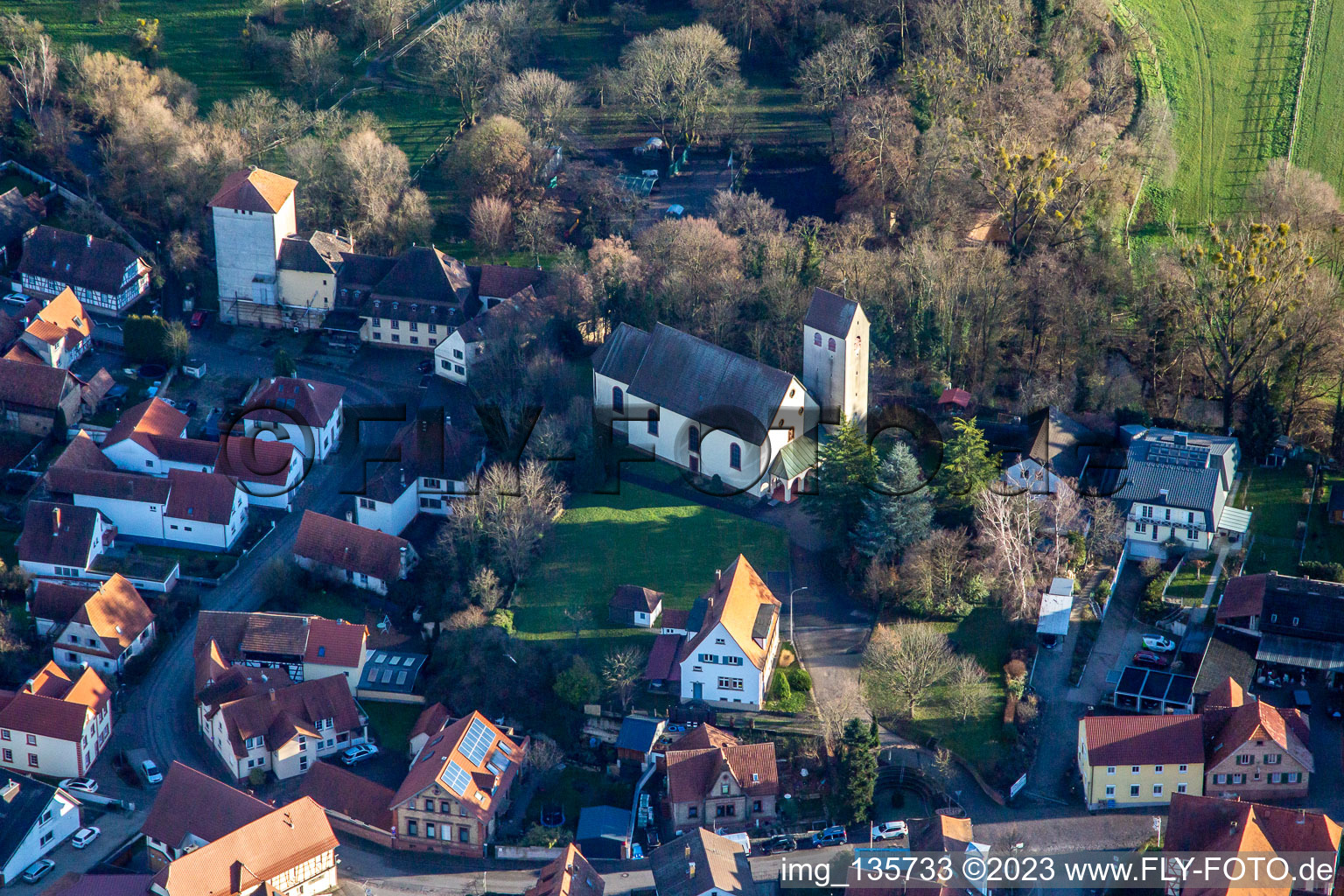 Vue aérienne de Saint-Barthélemy à Berg dans le département Rhénanie-Palatinat, Allemagne