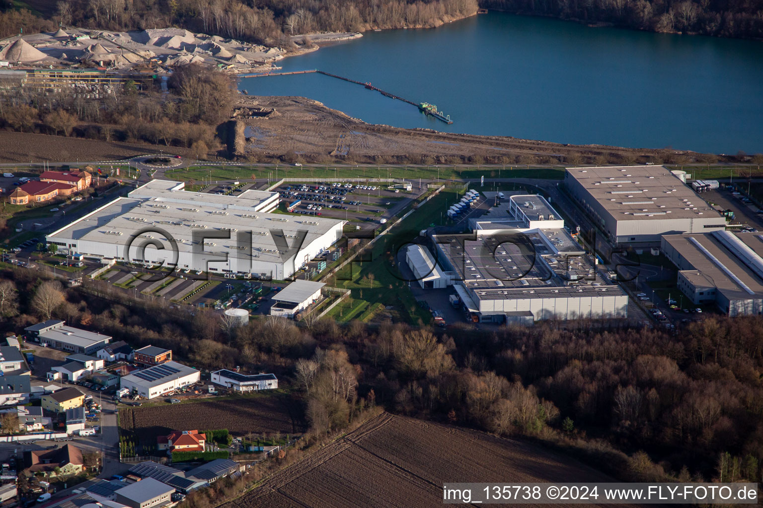 Vue aérienne de Zone industrielle Faureciastraße Faurecia GmbH à Hagenbach dans le département Rhénanie-Palatinat, Allemagne