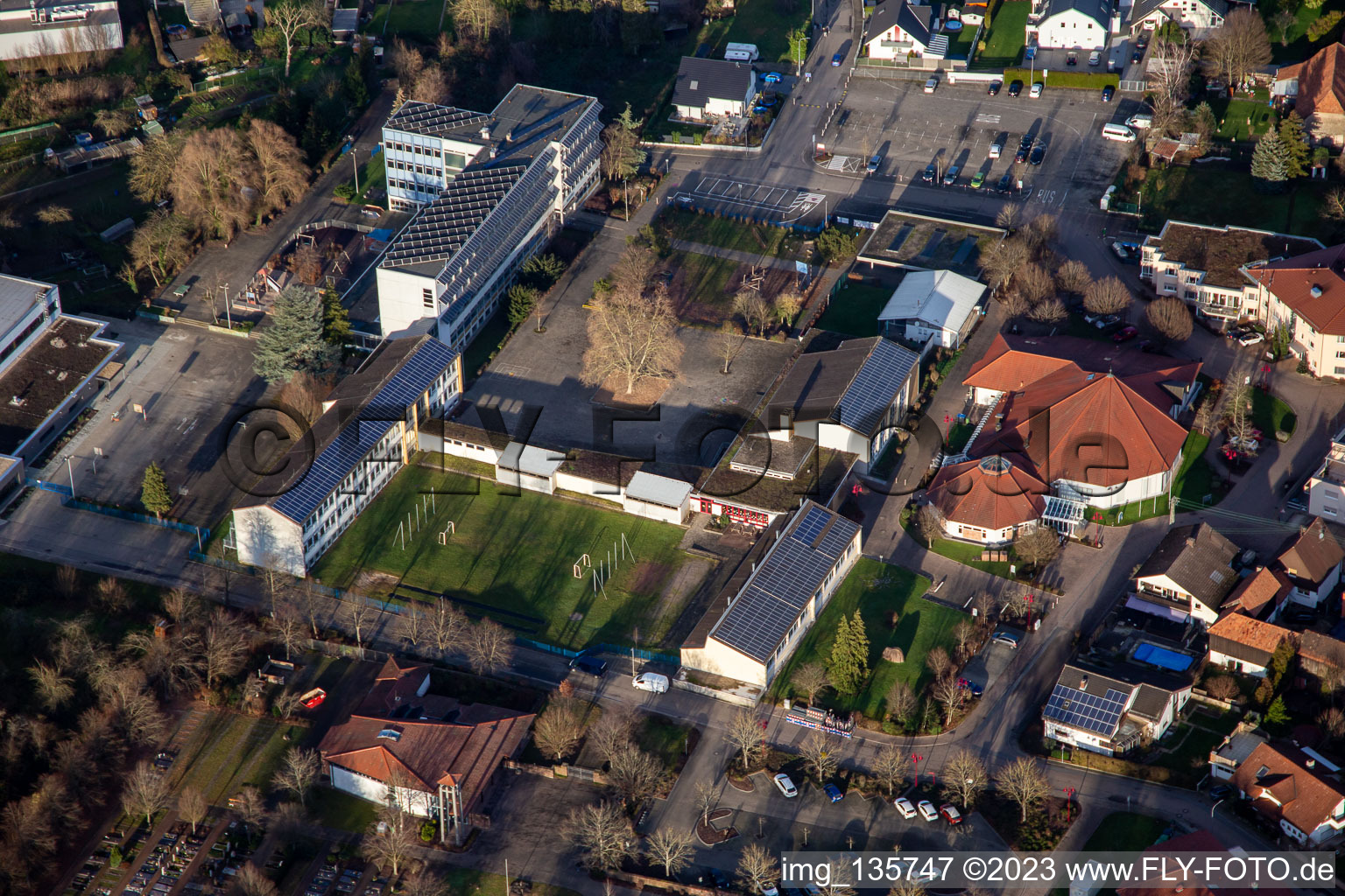 Vue aérienne de École primaire de charme à Hagenbach dans le département Rhénanie-Palatinat, Allemagne