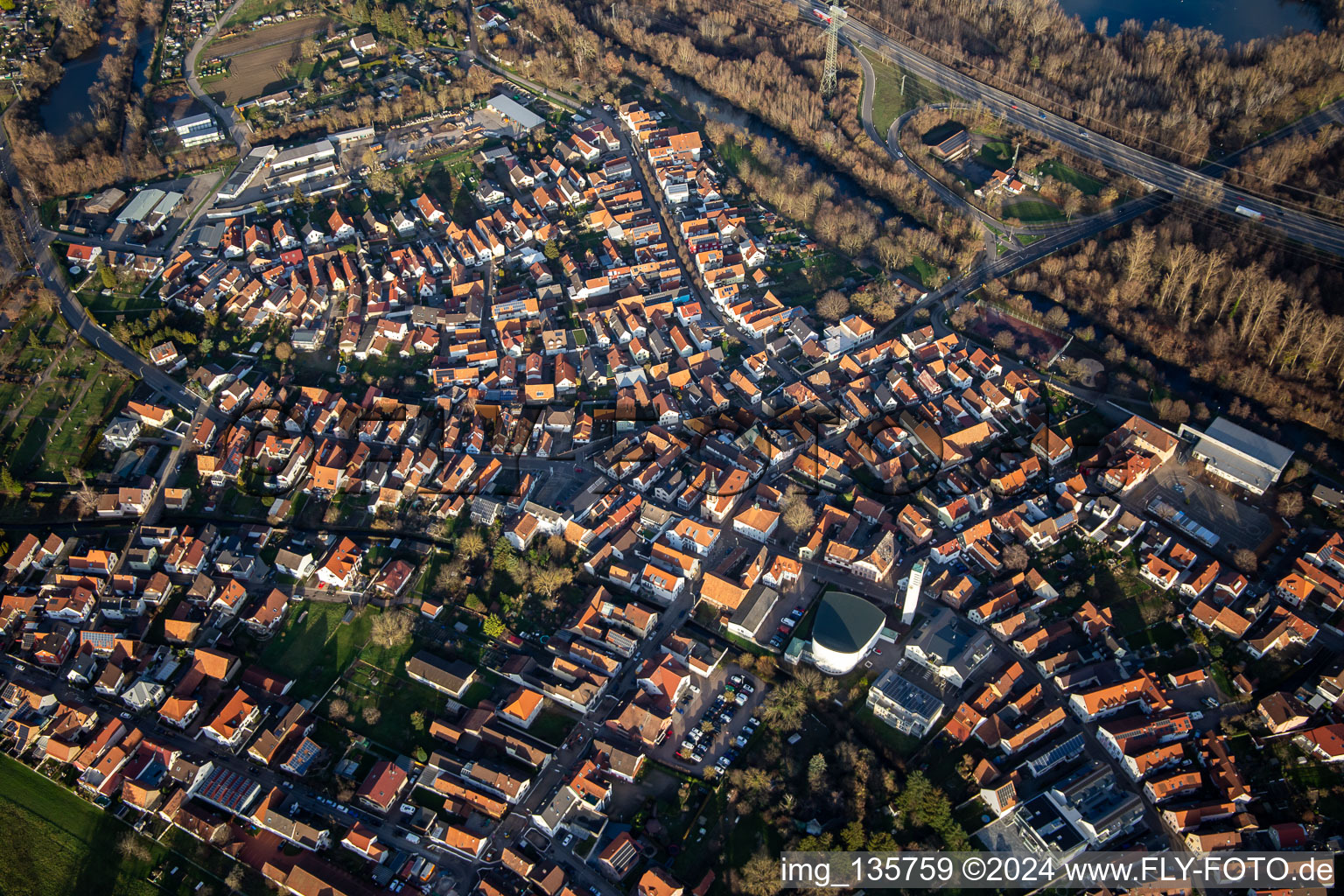 Vue aérienne de Luitpoldstrasse Ottstr à Wörth am Rhein dans le département Rhénanie-Palatinat, Allemagne