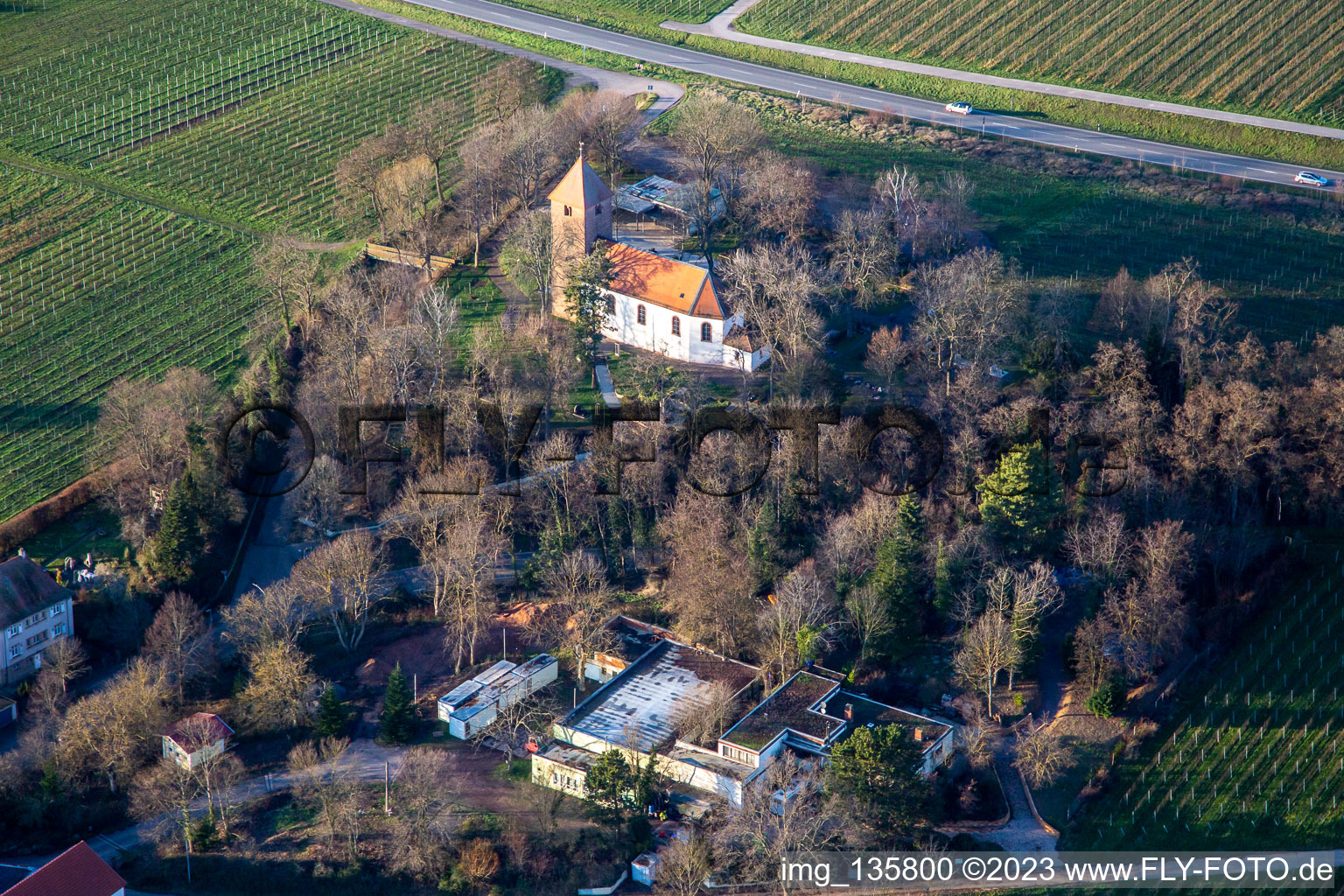 Vue aérienne de Église protestante Wollmesheim à le quartier Wollmesheim in Landau in der Pfalz dans le département Rhénanie-Palatinat, Allemagne