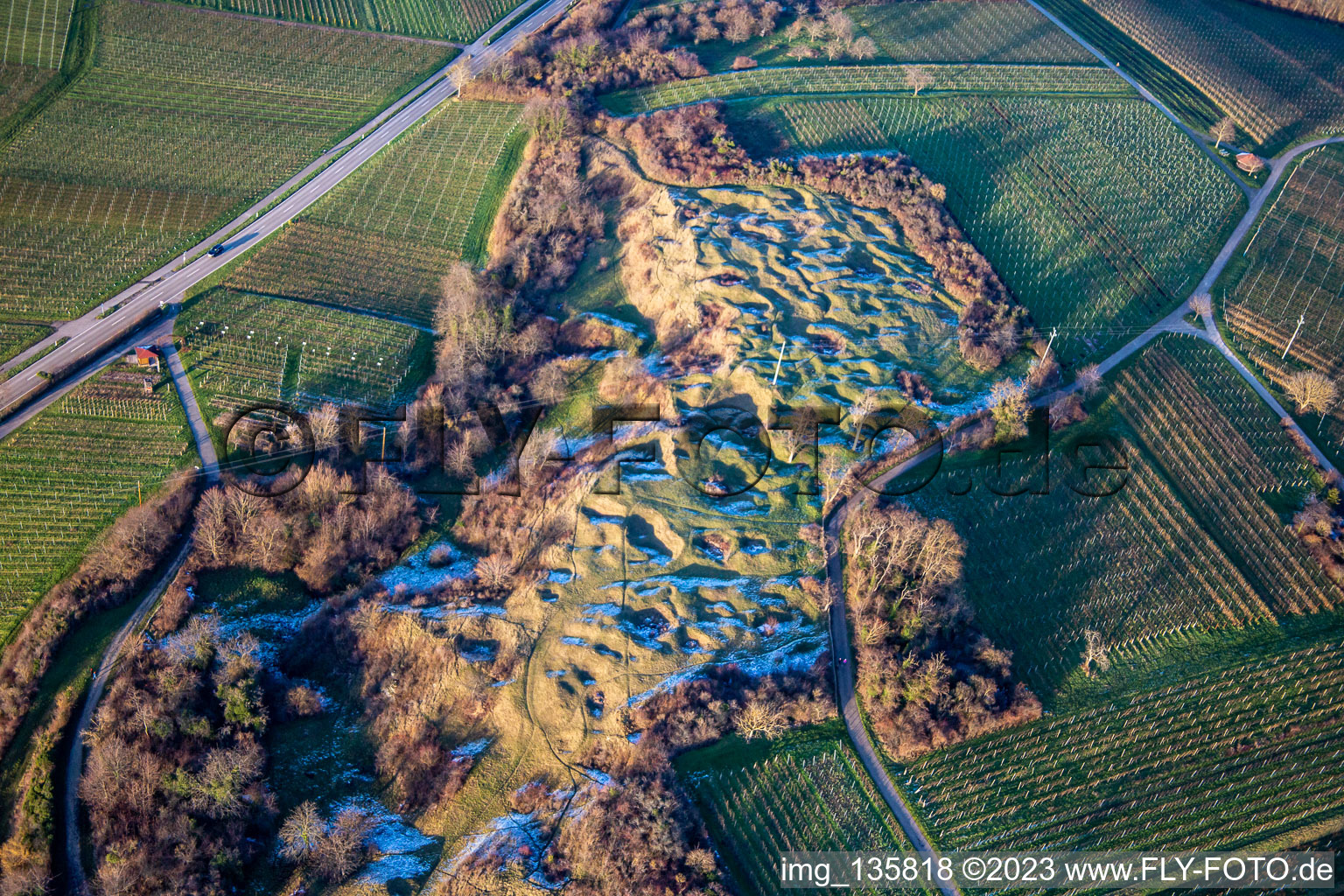 Vue aérienne de Réserve naturelle de Kleine Kalmit à le quartier Ilbesheim in Ilbesheim bei Landau in der Pfalz dans le département Rhénanie-Palatinat, Allemagne