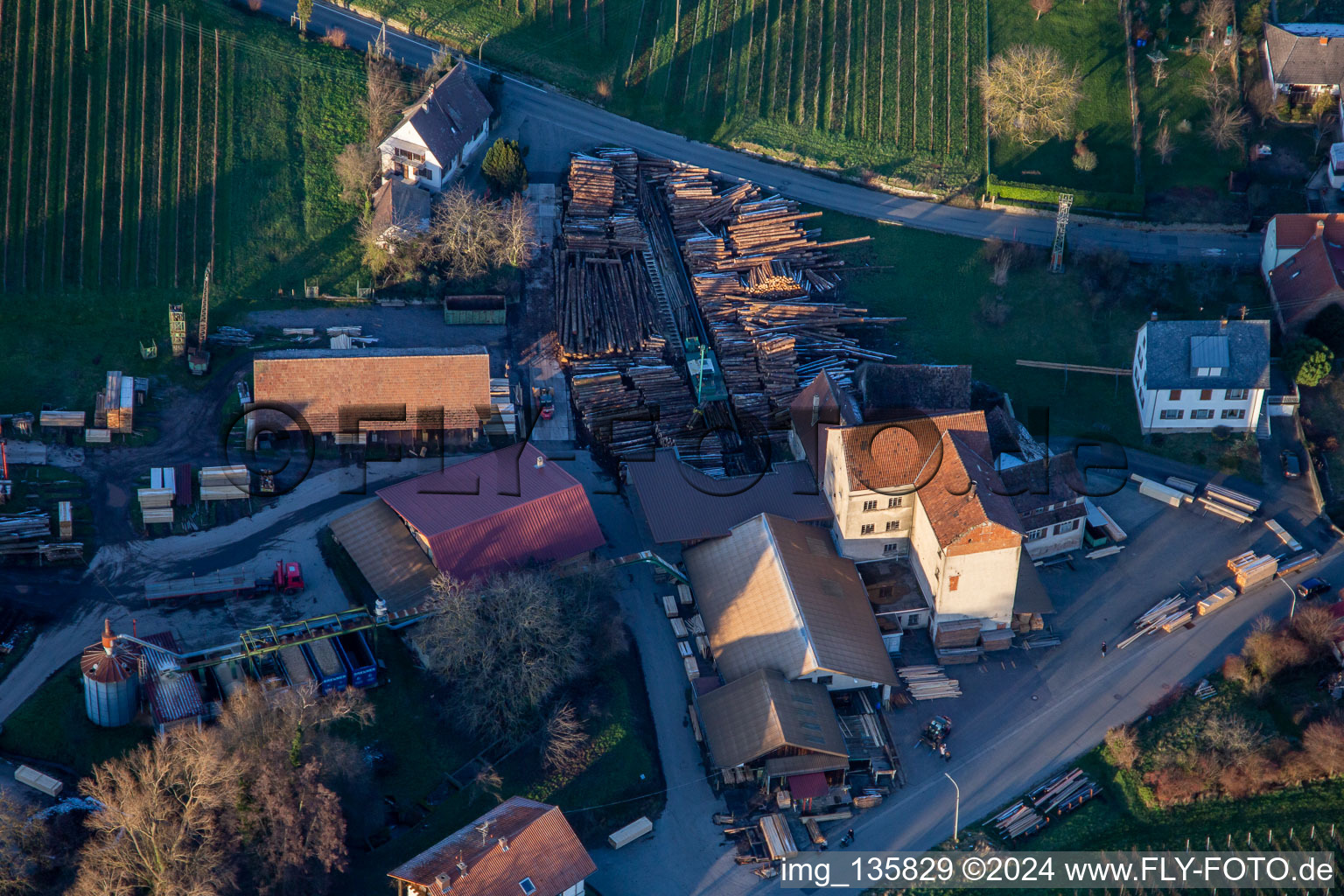 Vue aérienne de Scierie Philipp Pfirrmann Söhne eK à Böchingen dans le département Rhénanie-Palatinat, Allemagne