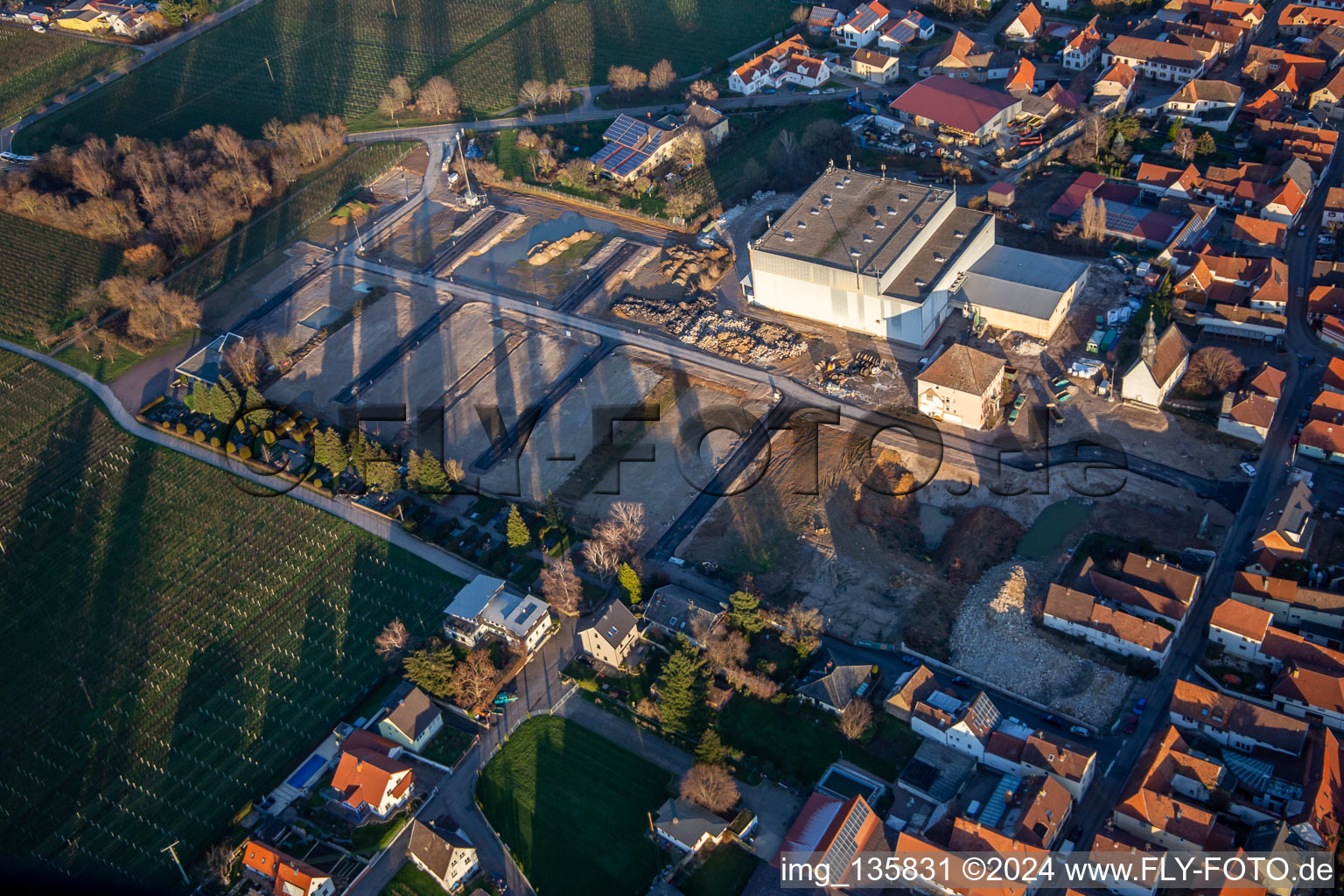 Vue aérienne de Développement d'une nouvelle zone de développement Friedhofstr à Böchingen dans le département Rhénanie-Palatinat, Allemagne