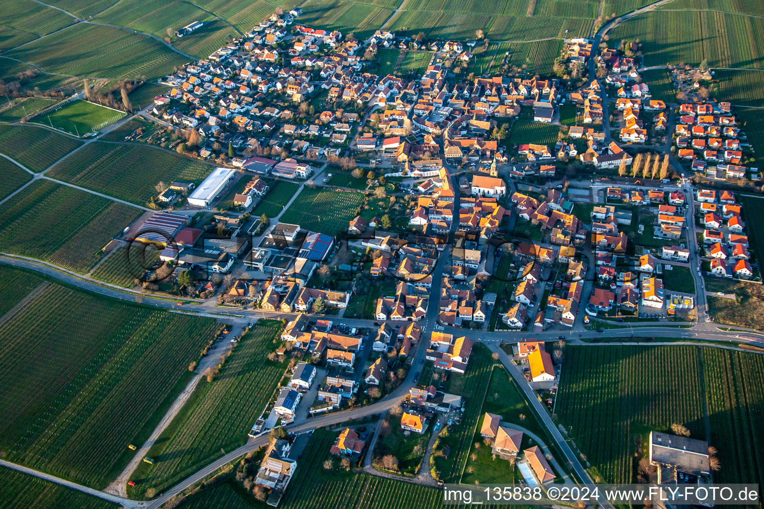 Vue aérienne de Du sud à Hainfeld dans le département Rhénanie-Palatinat, Allemagne