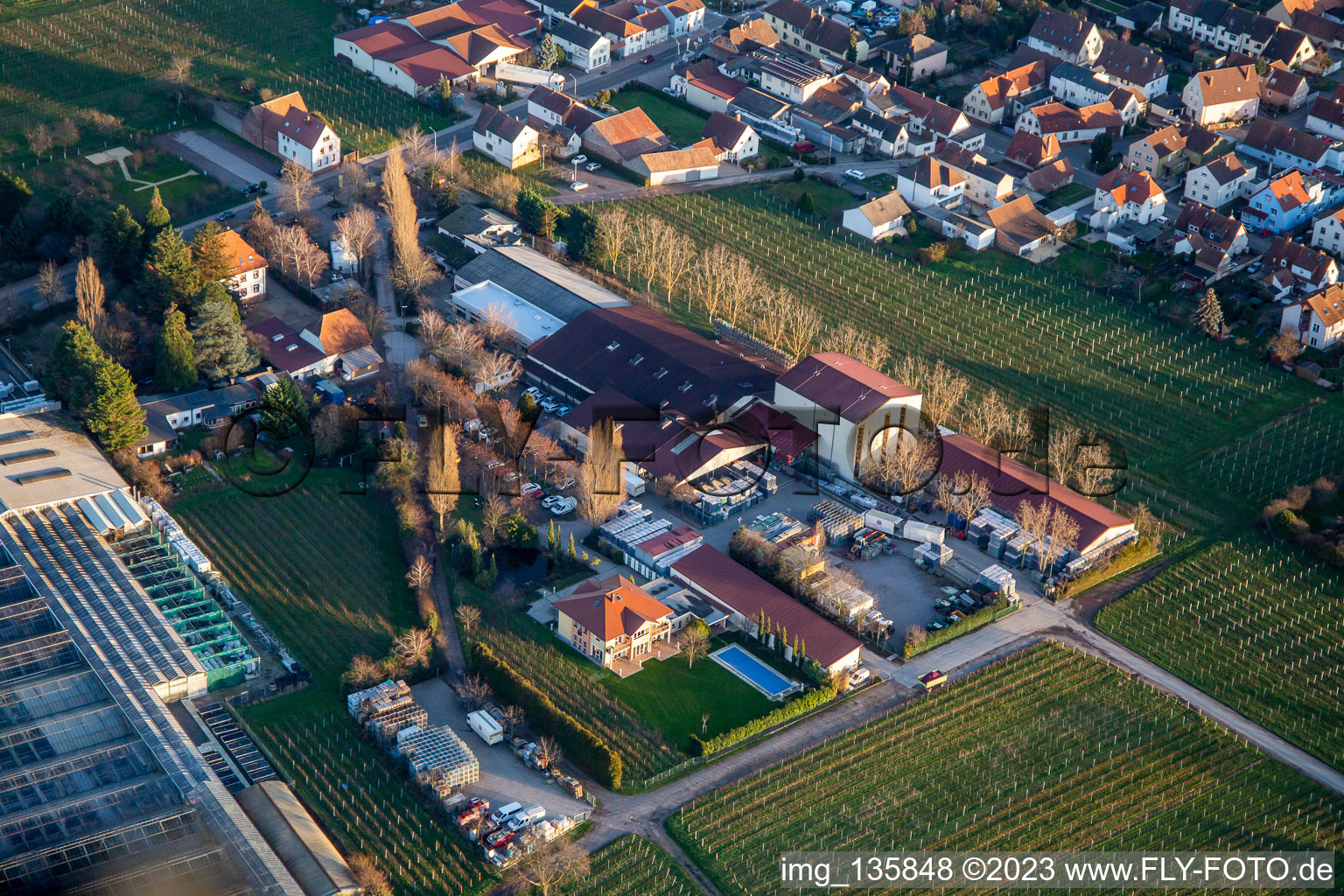 Vue aérienne de Cave Werner Anselmann, Gebrüder Anselmann GmbH à Edesheim dans le département Rhénanie-Palatinat, Allemagne