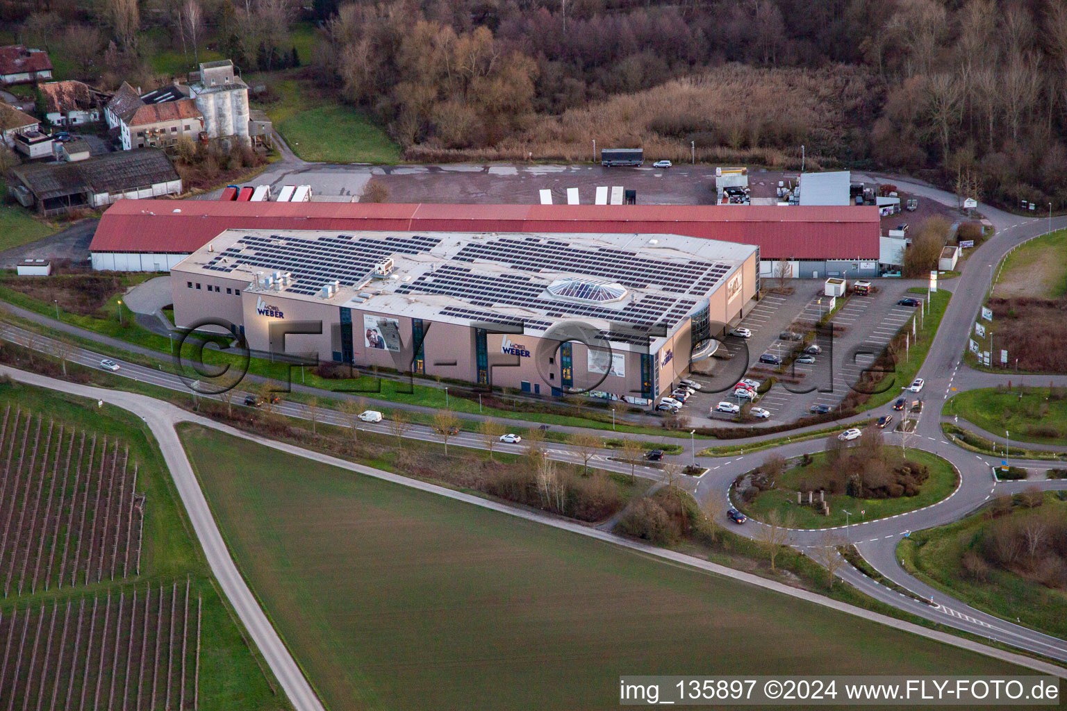 Vue aérienne de Magasin de meubles Weber - cuisines, canapés, fauteuils, matelas à Herxheim bei Landau dans le département Rhénanie-Palatinat, Allemagne