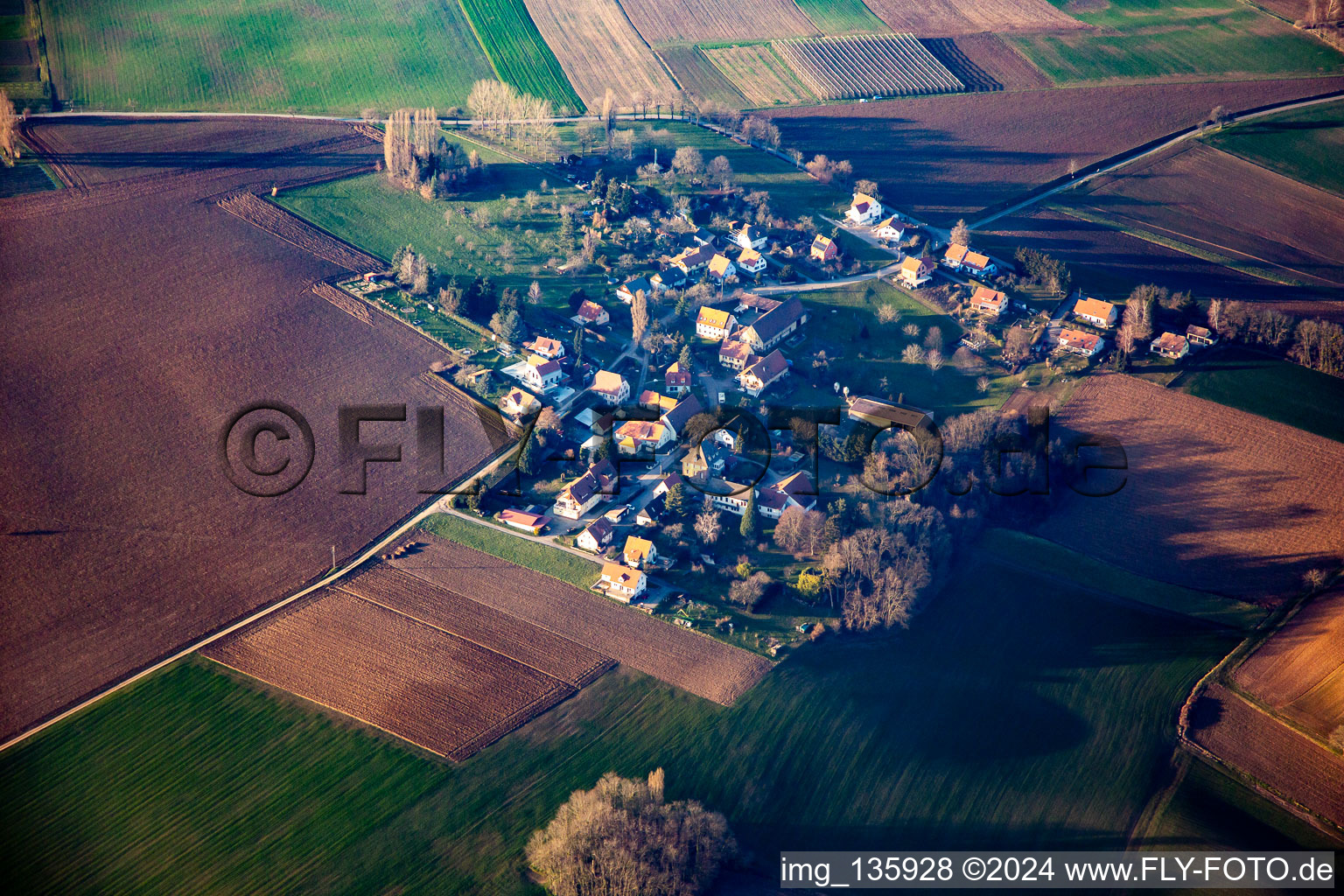 Vue aérienne de Geisberg à le quartier Altenstadt in Wissembourg dans le département Bas Rhin, France