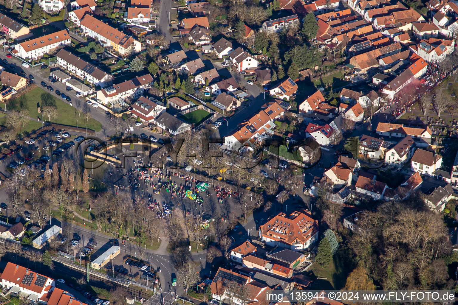 Vue aérienne de Défilé de carnaval au Bürgerpark à Jockgrim dans le département Rhénanie-Palatinat, Allemagne
