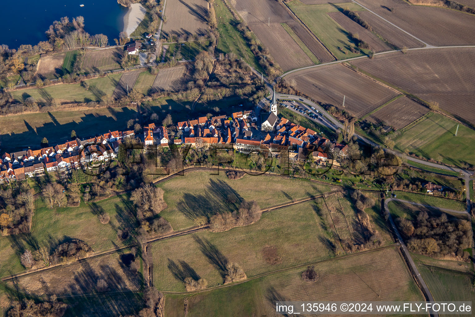 Vue aérienne de Saint Denys dans le Hinterstädel à Jockgrim dans le département Rhénanie-Palatinat, Allemagne