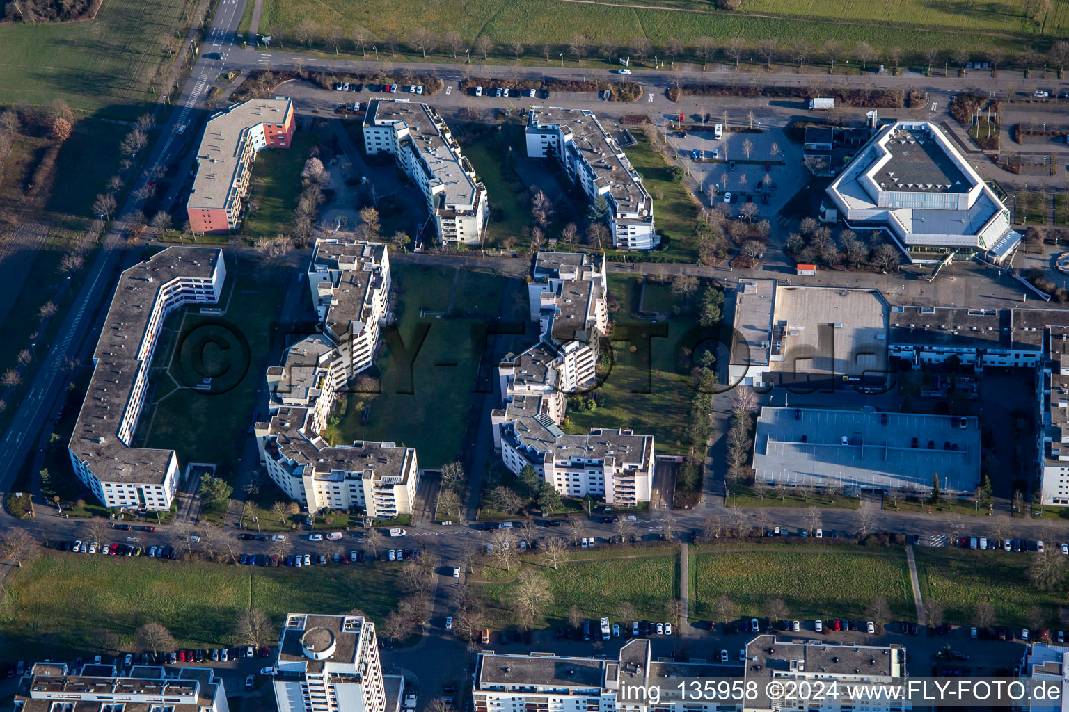 Vue aérienne de Grünewaldstr. à le quartier Neureut in Karlsruhe dans le département Bade-Wurtemberg, Allemagne