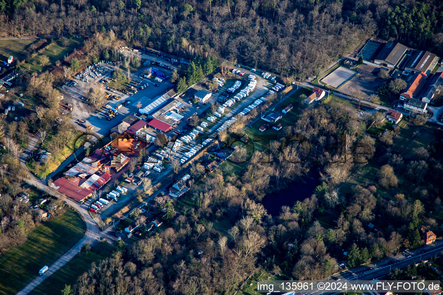 Vue aérienne de Places de parking Eichsteller au Ziegelmühle Am Baufeld à le quartier Neureut in Karlsruhe dans le département Bade-Wurtemberg, Allemagne