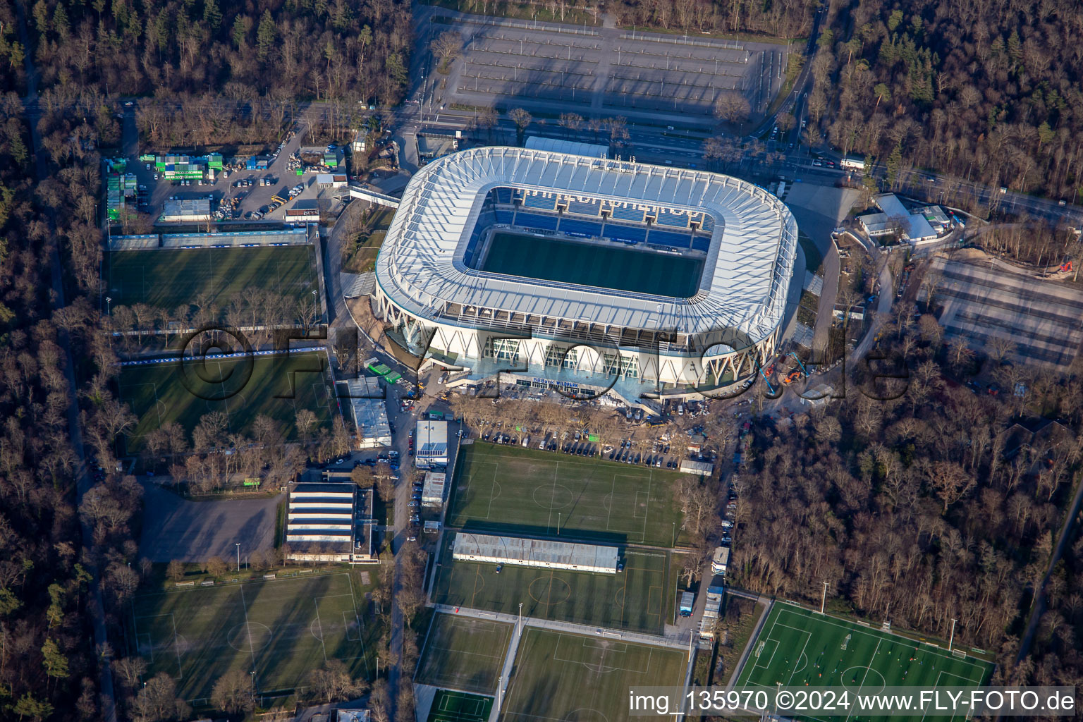 Photographie aérienne de BBBank Wildpark, le nouveau stade presque terminé du KSC à le quartier Innenstadt-Ost in Karlsruhe dans le département Bade-Wurtemberg, Allemagne