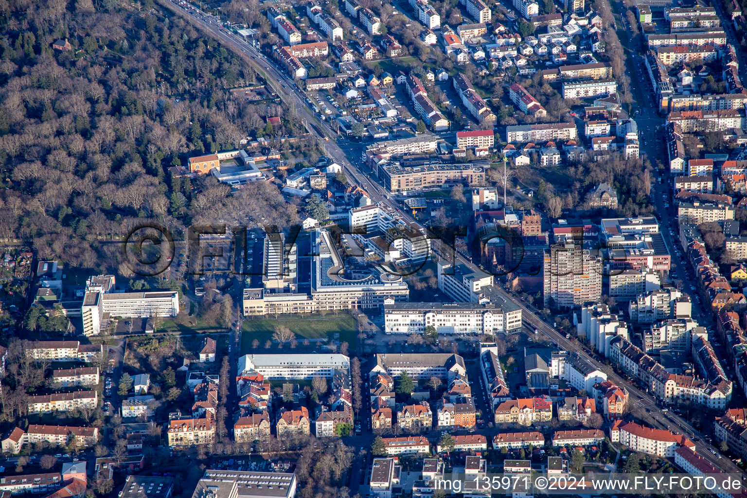 Vue aérienne de Rue Haid et Neu à le quartier Oststadt in Karlsruhe dans le département Bade-Wurtemberg, Allemagne