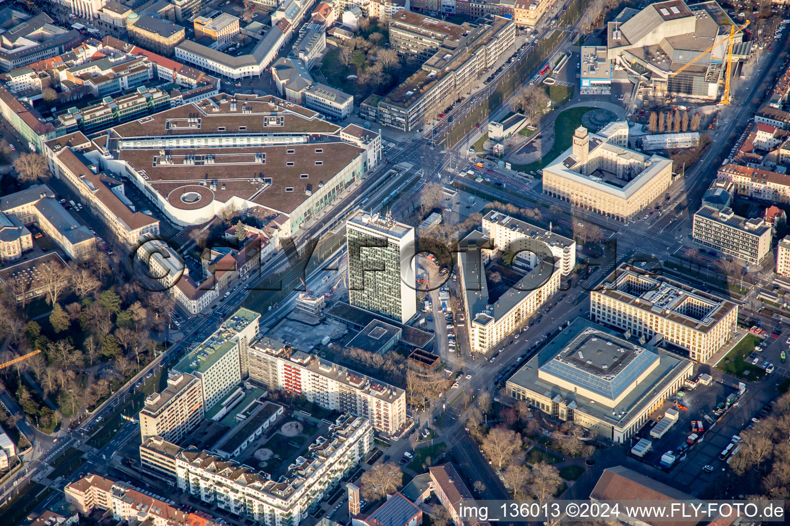 Vue aérienne de Parc des expositions et centre de congrès de Karlsruhe à le quartier Südweststadt in Karlsruhe dans le département Bade-Wurtemberg, Allemagne