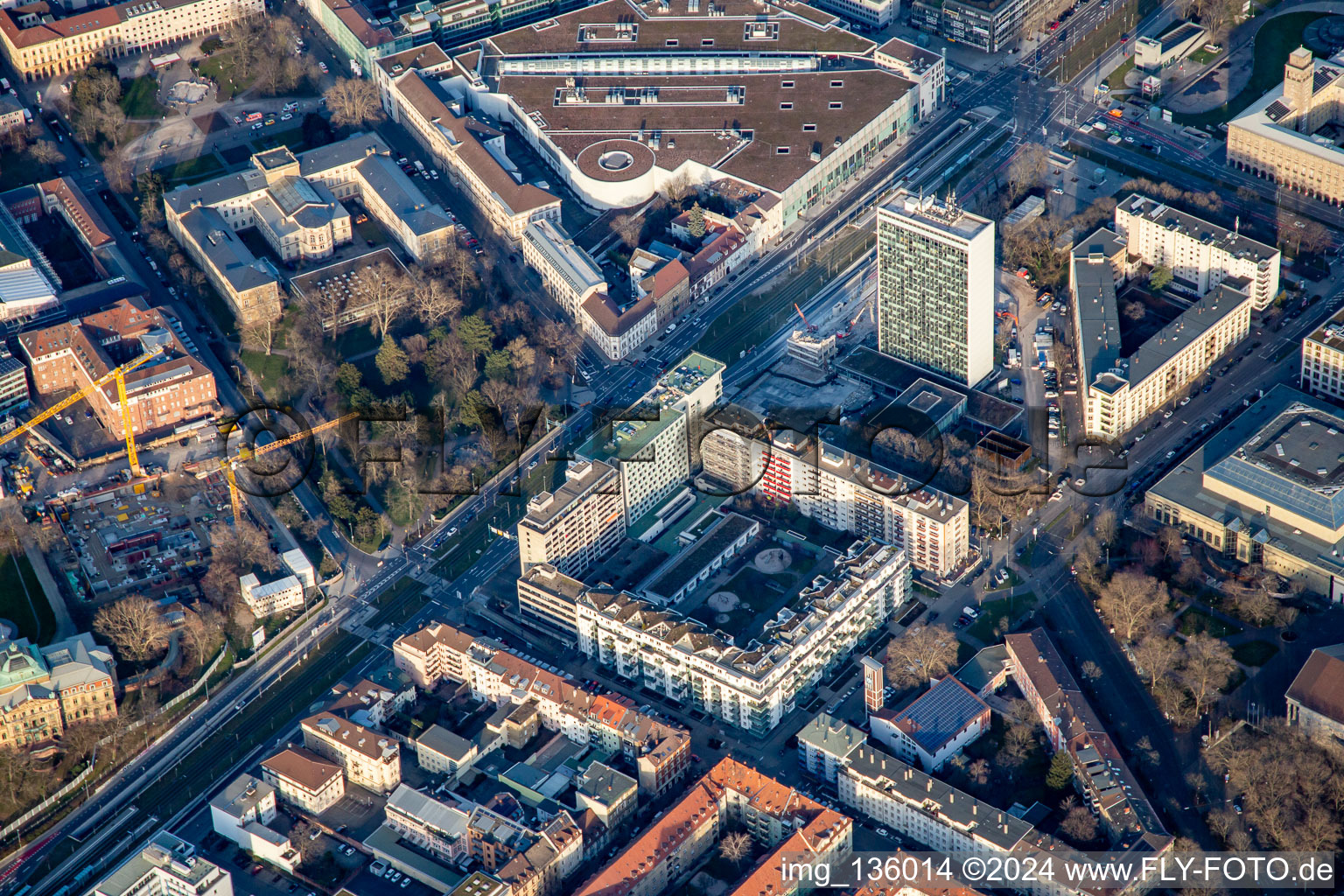 Vue aérienne de Jardin des nymphes avec musée national d'histoire naturelle à le quartier Innenstadt-West in Karlsruhe dans le département Bade-Wurtemberg, Allemagne