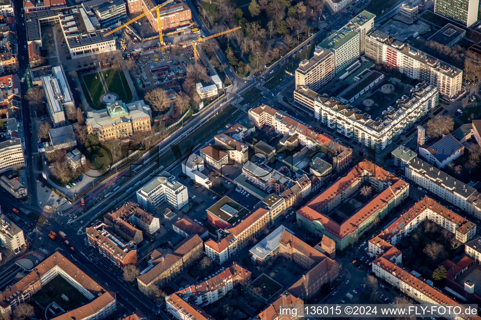 Vue aérienne de Palais grand-ducal héréditaire sur la Kriegsstrasse Amalienstr à le quartier Innenstadt-West in Karlsruhe dans le département Bade-Wurtemberg, Allemagne