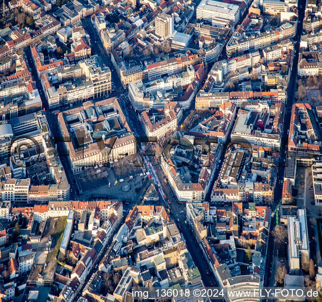 Vue aérienne de Stephanplatz à la Postgalerie à le quartier Innenstadt-West in Karlsruhe dans le département Bade-Wurtemberg, Allemagne