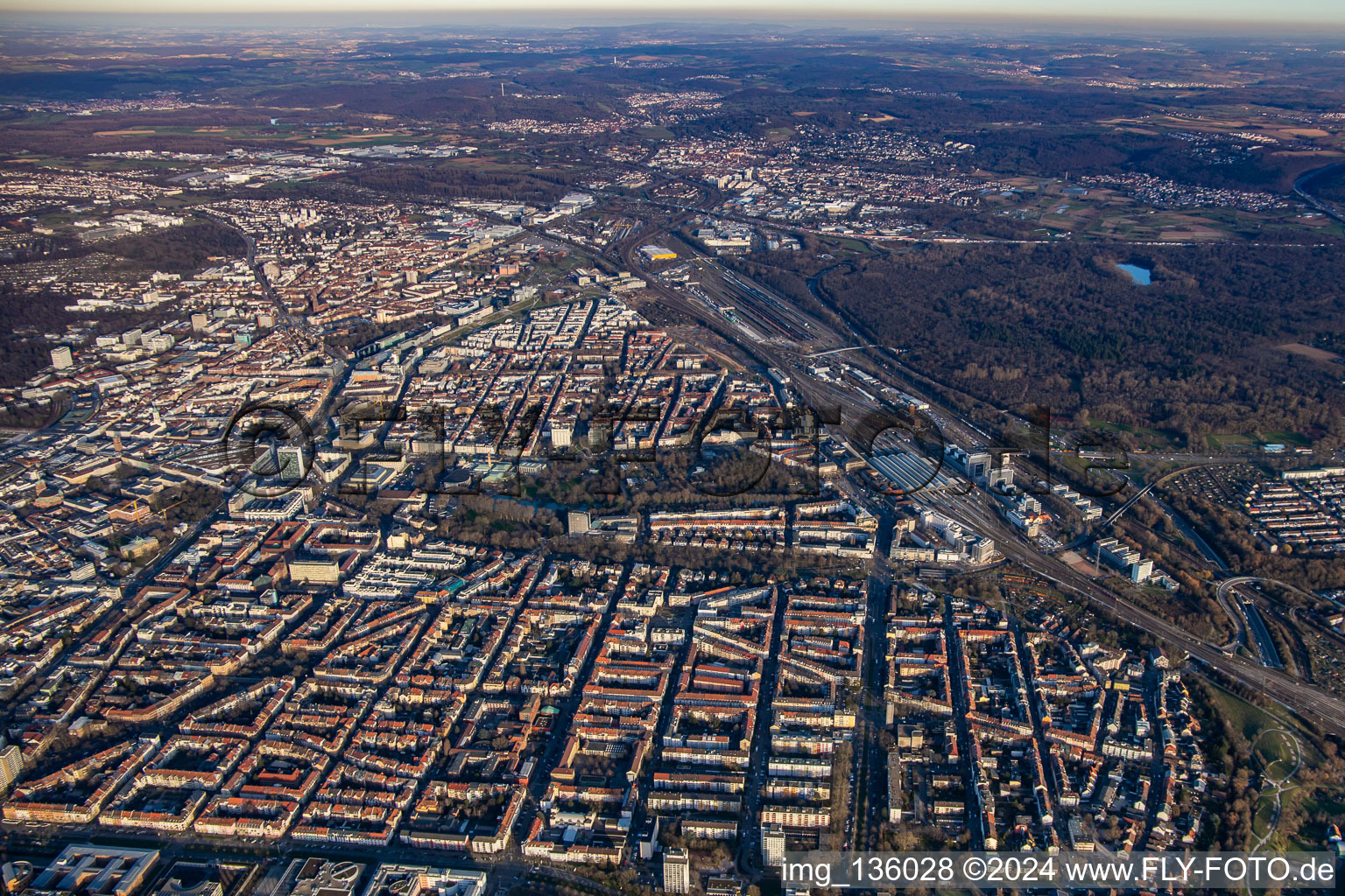 Vue aérienne de Gebhardstrasse x Ebertstrasse à le quartier Südweststadt in Karlsruhe dans le département Bade-Wurtemberg, Allemagne