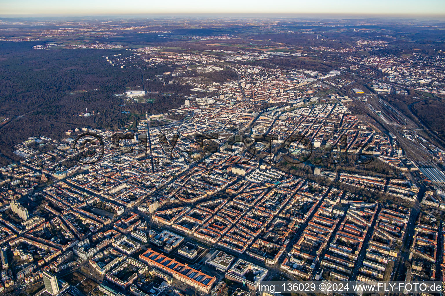 Vue aérienne de Brauerstraße x Kriegsstr à le quartier Südweststadt in Karlsruhe dans le département Bade-Wurtemberg, Allemagne