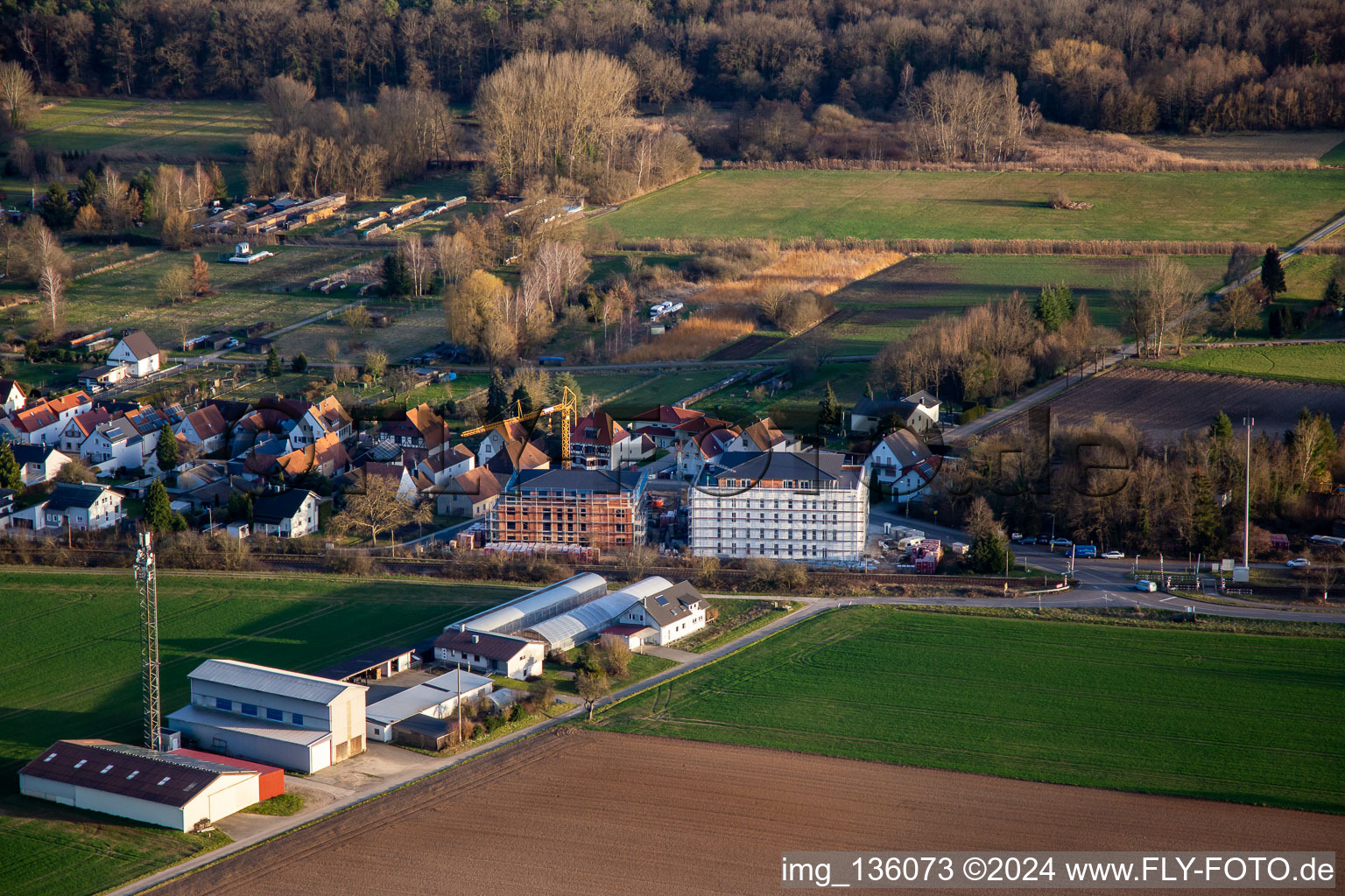 Nouvelle construction d'un appartement adapté à l'âge au passage à niveau à le quartier Schaidt in Wörth am Rhein dans le département Rhénanie-Palatinat, Allemagne d'en haut