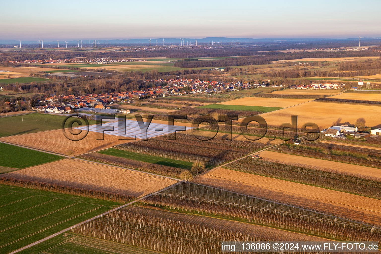 Vue aérienne de Du sud-ouest à Winden dans le département Rhénanie-Palatinat, Allemagne