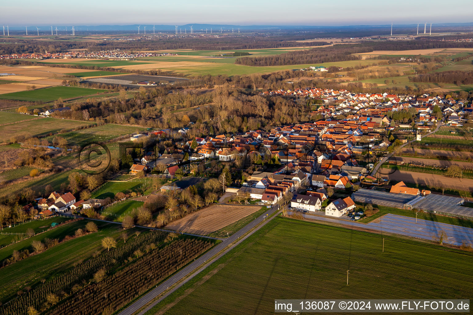 Vue aérienne de De l'ouest à Winden dans le département Rhénanie-Palatinat, Allemagne