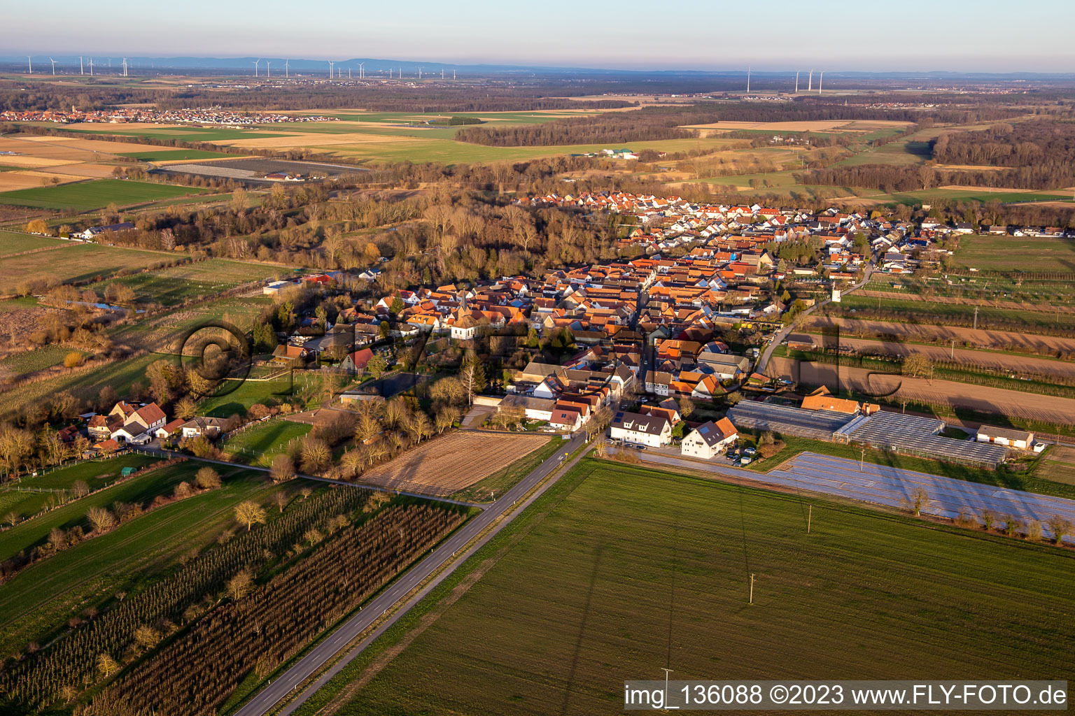 Vue aérienne de De l'ouest à Winden dans le département Rhénanie-Palatinat, Allemagne