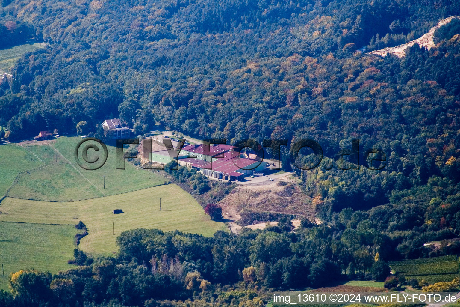 Vue aérienne de Coopérative viticole à Cleebourg dans le département Bas Rhin, France